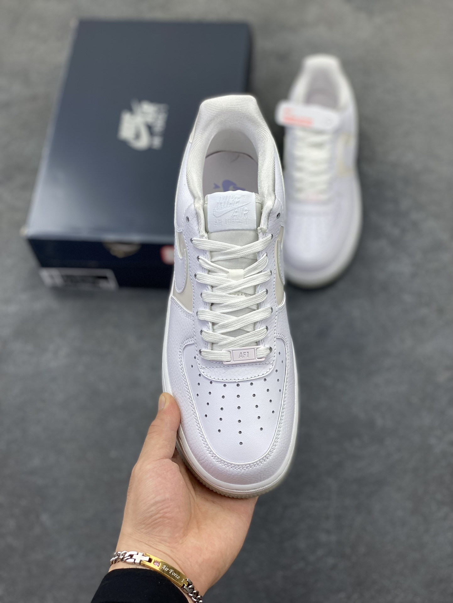 图片[2]-Nike Air Force 1 Low 葡萄水晶 空军一号低帮运动休闲板鞋 原楦头原纸板 打造纯正空军版型 专注外贸渠道 全掌内置蜂窝气垫 原盒配件 原厂中底钢印、拉帮完美 货号：IH3204-100 尺码：36 36.5 37.5 38 38.5 39 40 40.5 41 42 42.5 43 44 44.5 45-选品中心