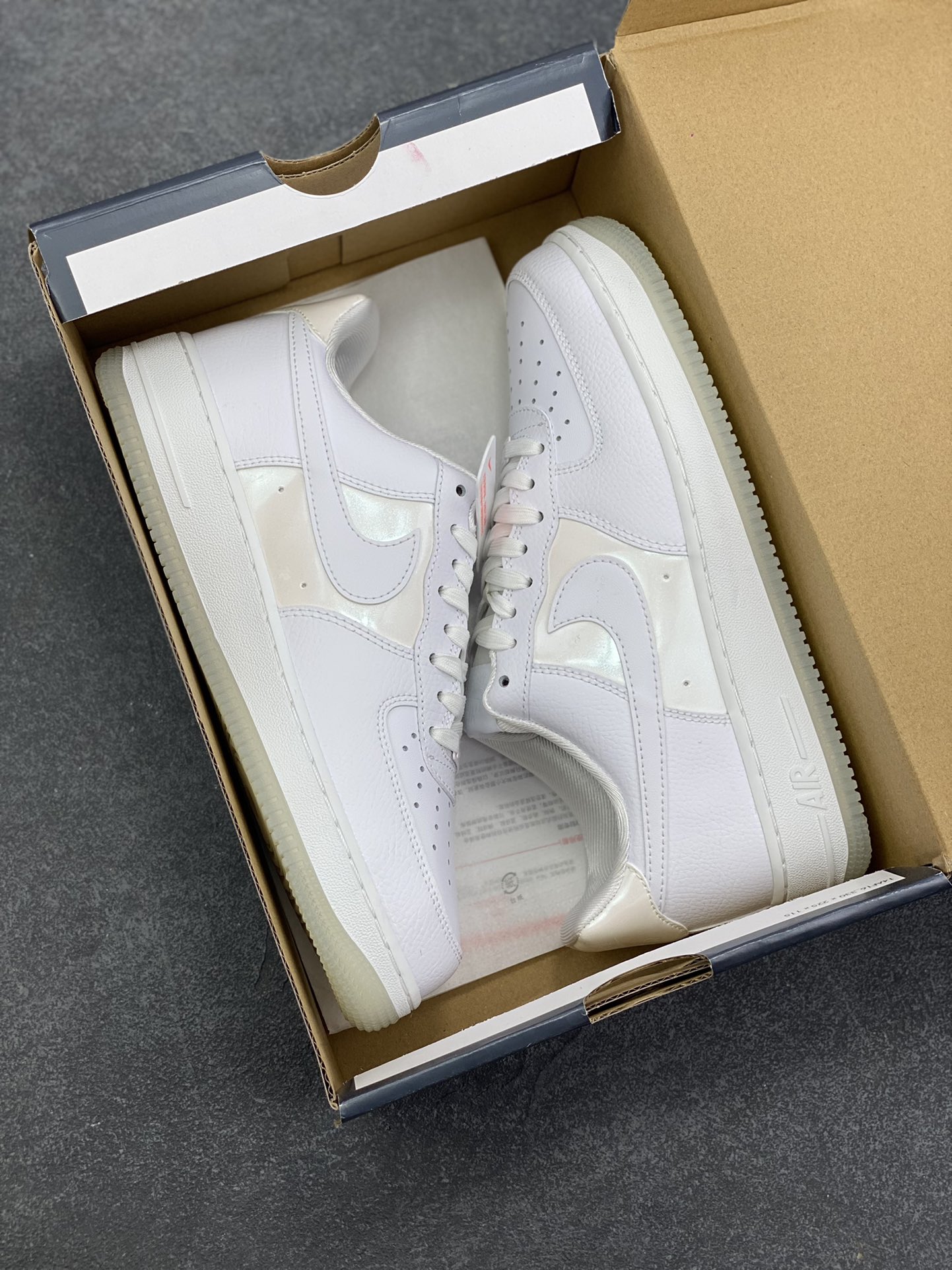 图片[9]-Nike Air Force 1 Low 葡萄水晶 空军一号低帮运动休闲板鞋 原楦头原纸板 打造纯正空军版型 专注外贸渠道 全掌内置蜂窝气垫 原盒配件 原厂中底钢印、拉帮完美 货号：IH3204-100 尺码：36 36.5 37.5 38 38.5 39 40 40.5 41 42 42.5 43 44 44.5 45-选品中心