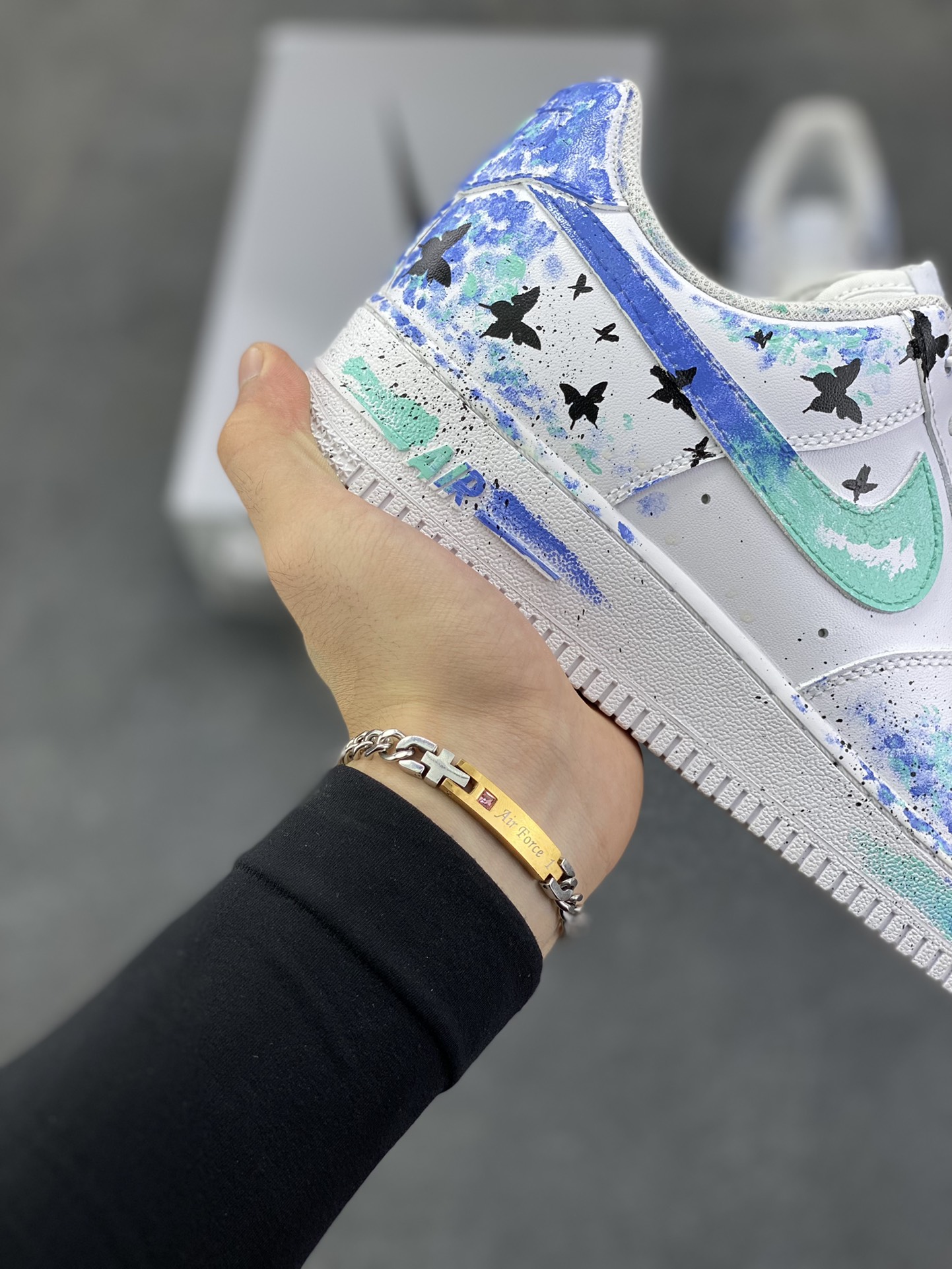图片[6]-【定制球鞋】纯手工绘画Nike Air Force 1 空军一号 手绘 蝴蝶花 蝴蝶梦幻 晕染 减震耐磨 低帮 板鞋 男女同款 白黑色折边针车 工艺难度大 原楦头原纸板 原装鞋盒 定制五金配件 内置全掌气垫 原厂鞋底 货号：CW2288-111 尺码：36 36.5 37.5 38 38.5 39 40 40.5 41 42 42.5 43 44 44.5 45-选品中心
