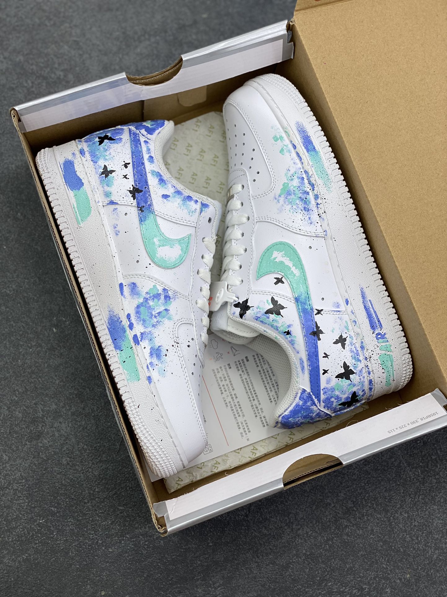 图片[9]-【定制球鞋】纯手工绘画Nike Air Force 1 空军一号 手绘 蝴蝶花 蝴蝶梦幻 晕染 减震耐磨 低帮 板鞋 男女同款 白黑色折边针车 工艺难度大 原楦头原纸板 原装鞋盒 定制五金配件 内置全掌气垫 原厂鞋底 货号：CW2288-111 尺码：36 36.5 37.5 38 38.5 39 40 40.5 41 42 42.5 43 44 44.5 45-选品中心