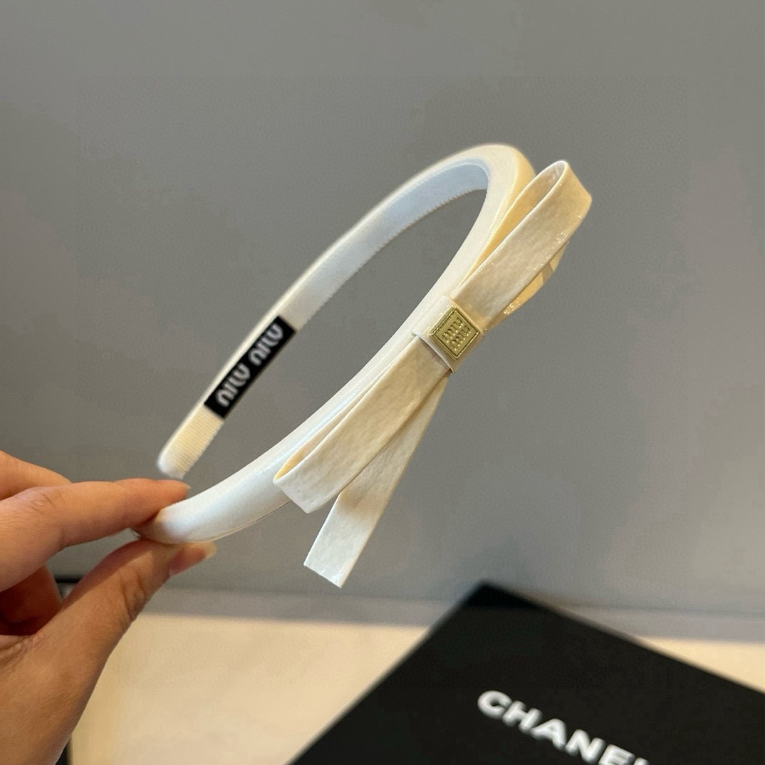 🆕

miumiu缪缪新款发箍