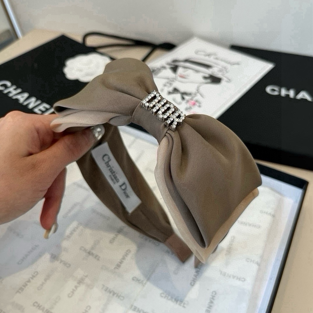 🆕

Dior迪奥新款蝴蝶结发箍