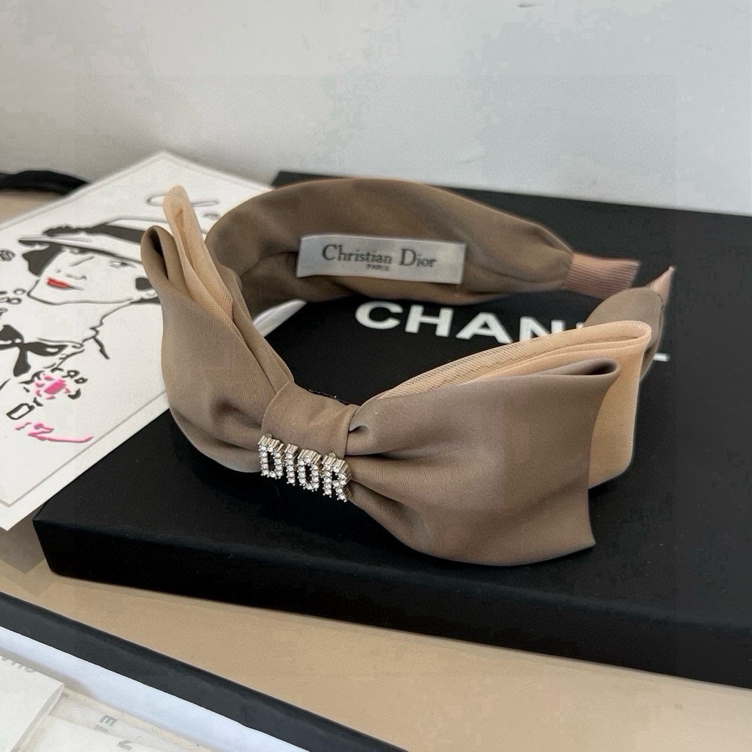 🆕

Dior迪奥新款蝴蝶结发箍