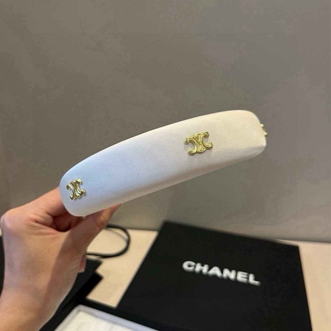 🆕

Celine赛琳新款发箍