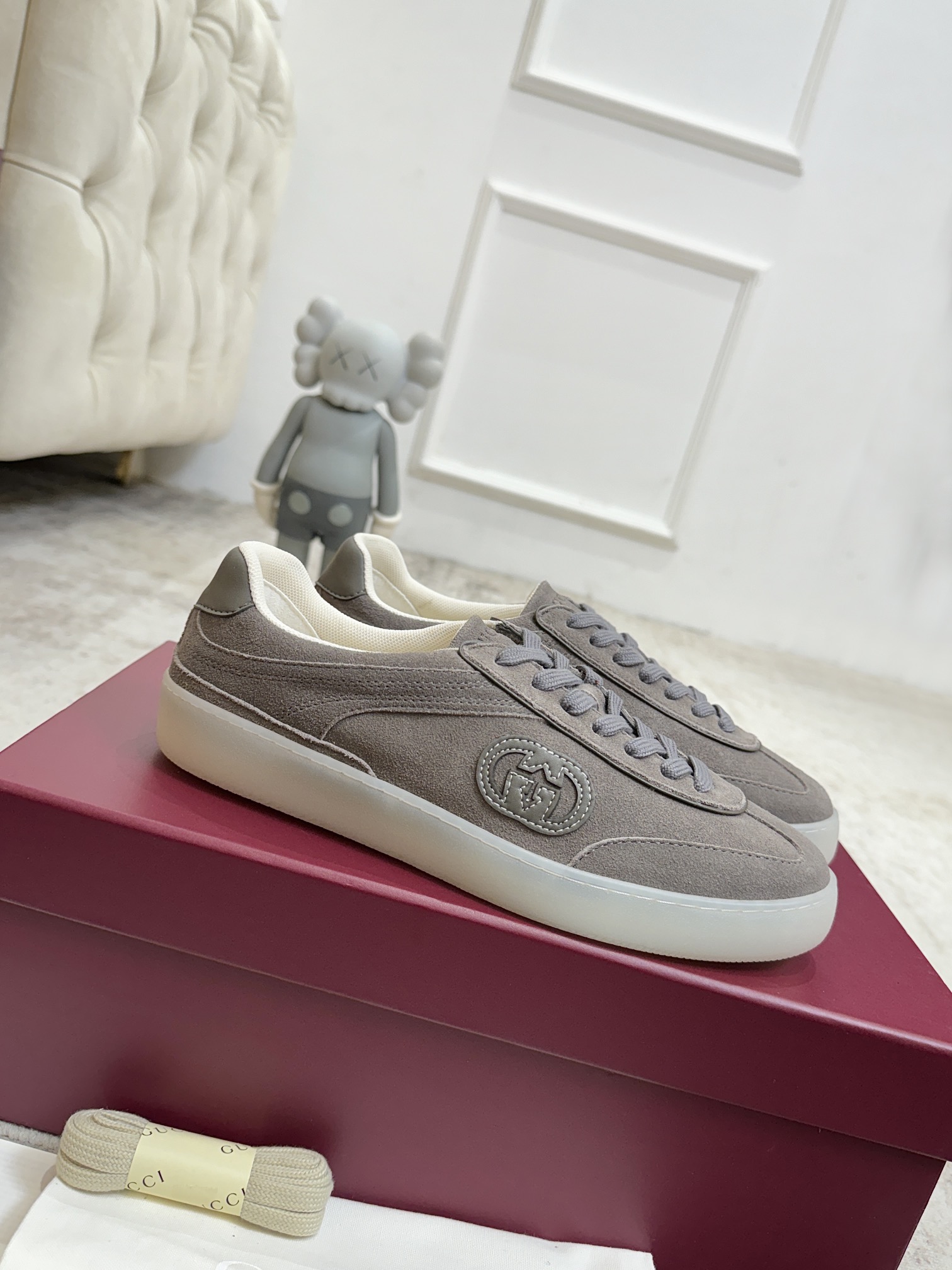 NO:545509,P new Guqi new German training shoes are one to one to create comfort and wrapping. They are full of personality and are easy to match clothes in various styles. Fabric cowhide, cowhide, inner cowhide. Original TPU sole, size 35-40 for women, 39-44 for men, full packaging for original packaging, casual shoes/sports shoes, sneakers, cowhide19860909P 新款古奇新款德训鞋原版一比一打造舒适度、包裹性都比较好.个性十足,很好驾驭各种风格衣服搭配.面料牛皮、牛反绒、内里牛皮.大底原版TPU大底,码数女35-40 男39–44 配原版全包装,休闲鞋/运动鞋,sneakers,cowhide,Women's Shoes