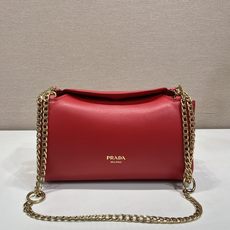 新品🎉1BD395🎉🎉这款Tumulte包袋暗示着一种动感而精致的姿态,一种真实的、nappa皮革设计的 新品🎉1BD395🎉🎉这款Tumulte包袋暗示着一种动感而精致的姿态,一种真实的、nappa皮革设计的