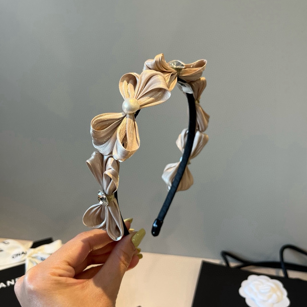 🆕

miumiu缪缪新款发箍