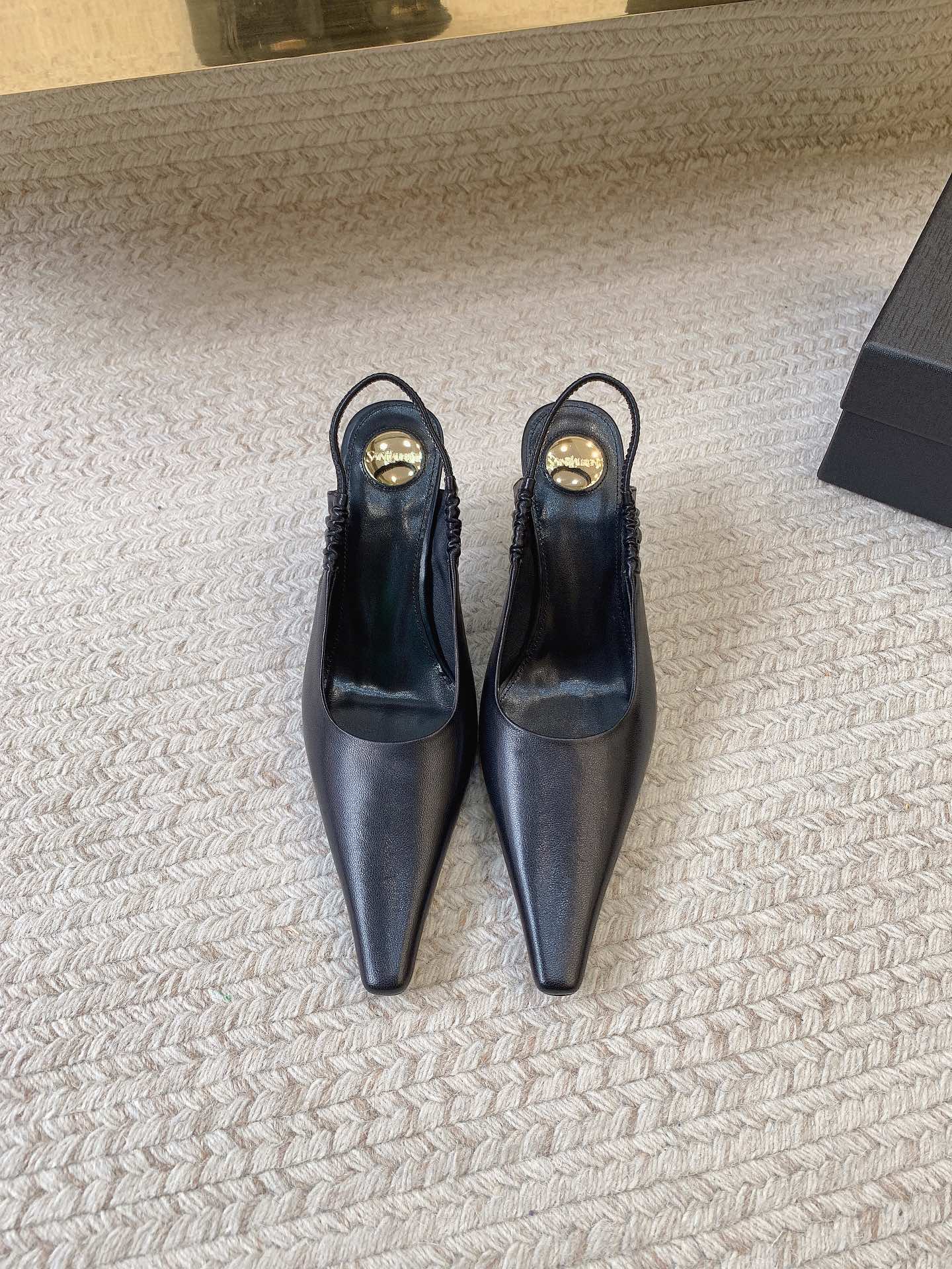 NO:927949,SAINLAUREN*SS25 new style corrugated back hollow high heels, original last, top quality material, imported calfskin upper, imported sheepskin lining, outsole, genuine leather, heel height 7cm, size 35-39 (34.40.41), sandals, saint laurent, sandals, high heels, cowhide, sheepskin, Leather soles19860909SAINLAUREN*SS25新款皱带后空高跟鞋 原版套楦 顶级品质 材质 鞋面进口小牛皮 内里进口羊皮里 大底真皮大底 跟高7cm 码数35-39（34.40.41）,凉鞋,saint laurent,sandals,high heels,cowhide,sheepskin,Leather soles,Women's Shoes