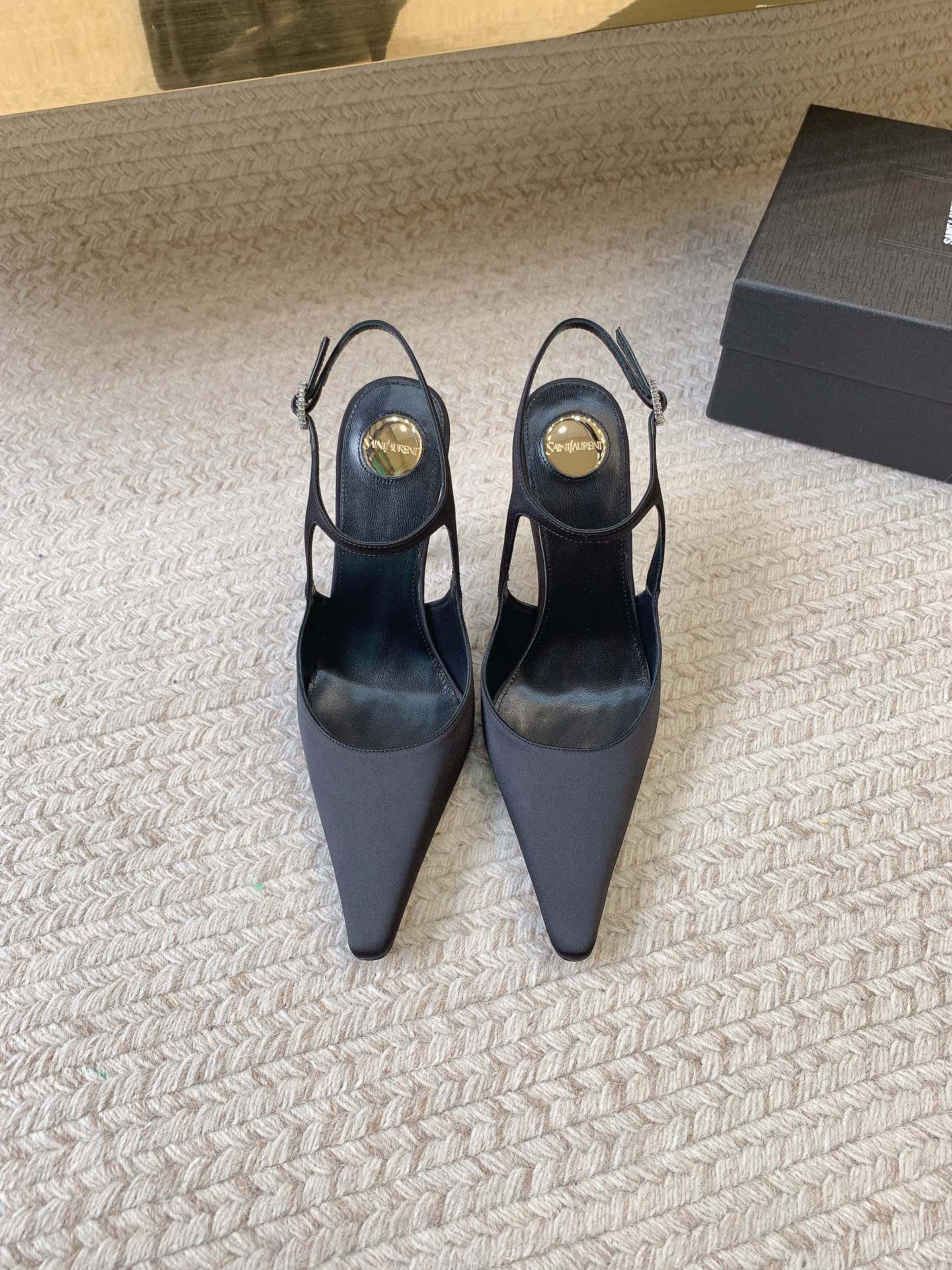 NO:489316,SAINLAUREN*SS25 new belt high heel sandals original cover top quality material imported custom silk upper footbed imported sheepskin outsole leather outsole heel height 9.5cm size 35-39 (34.40.41 custom made without return or replacement), high heel sandals, saint laurent, sandals, high heels, sheepskin, Leather soles19860909SAINLAUREN*SS25新款环带高跟凉鞋 原版套楦顶级品质 材质 鞋面进口定制丝绸 垫脚进口羊皮 大底真皮大底 跟高9.5cm 码数35-39（34.40.41定做不退不换）,高跟鞋凉鞋,saint laurent,sandals,high heels,sheepskin,Leather soles,Women's Shoes