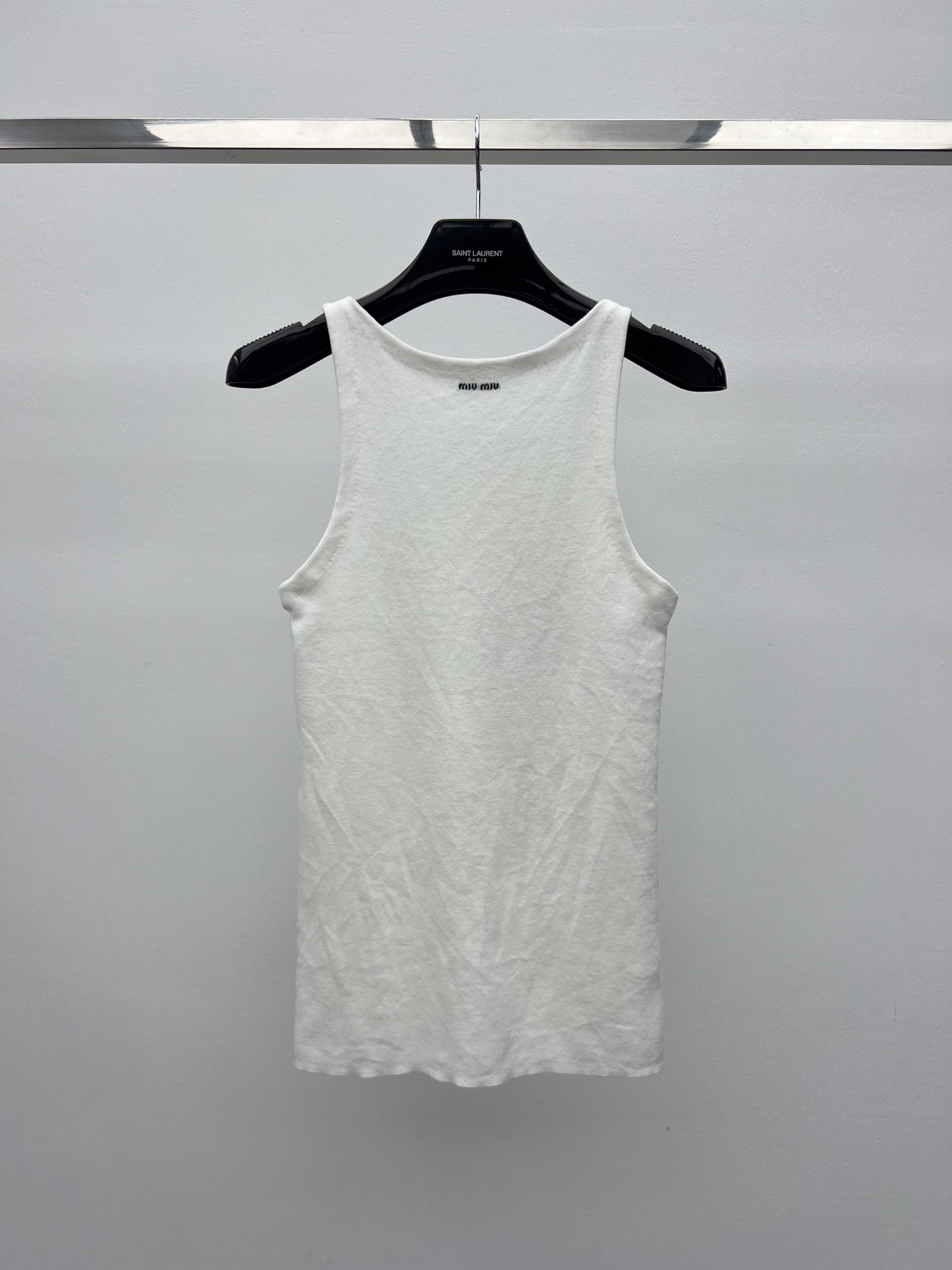 miumi*徽标针织背心这款柔软棉质背心结合简约线条与现代风格其多功能廓形适合大胆叠穿打造时髦个性造型码