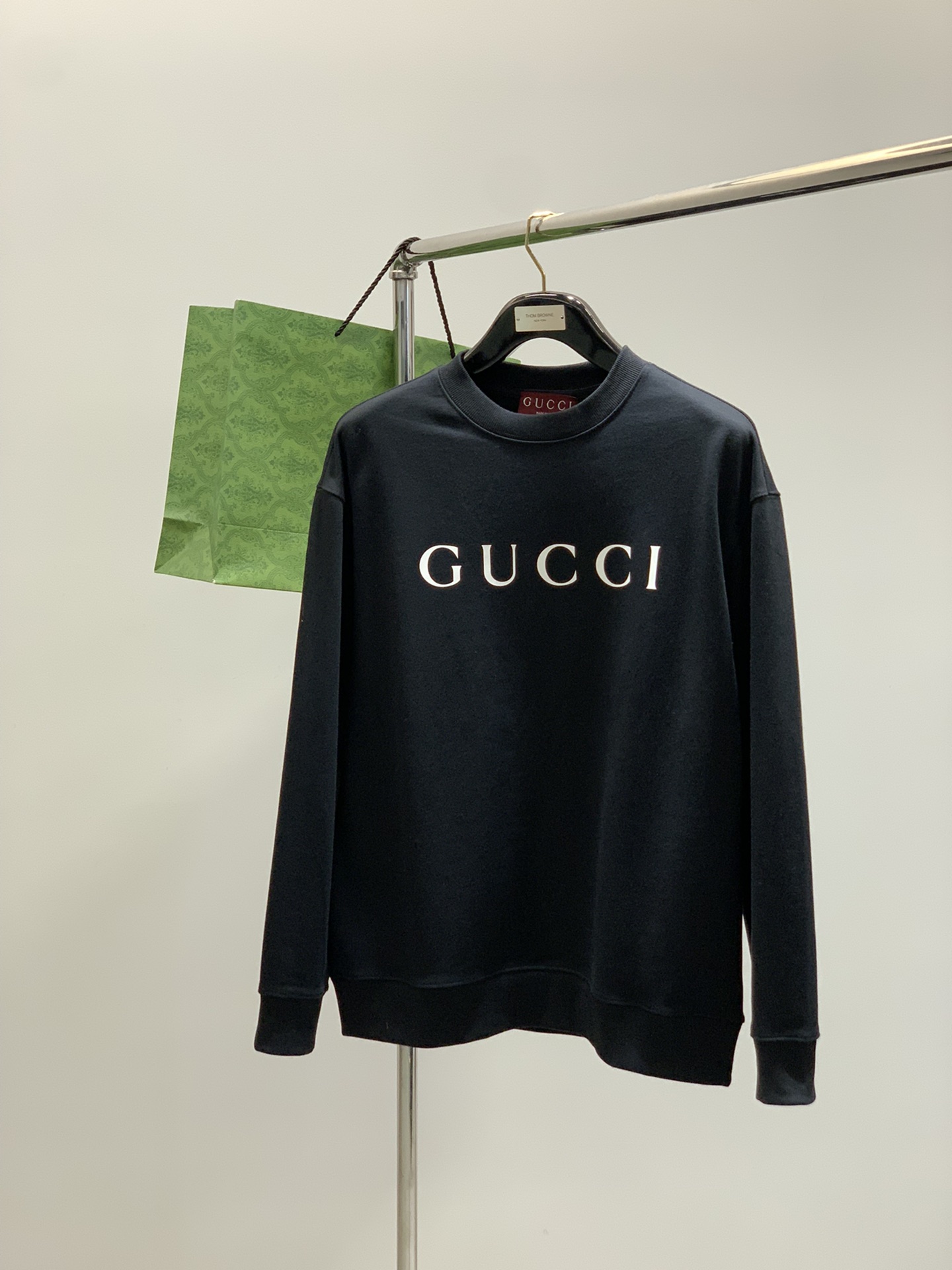 ，Gucci 古驰，2025秋季最新款，专柜同步有售，原单狠货，时尚休闲圆领长袖卫衣，上身很有特点！吸睛