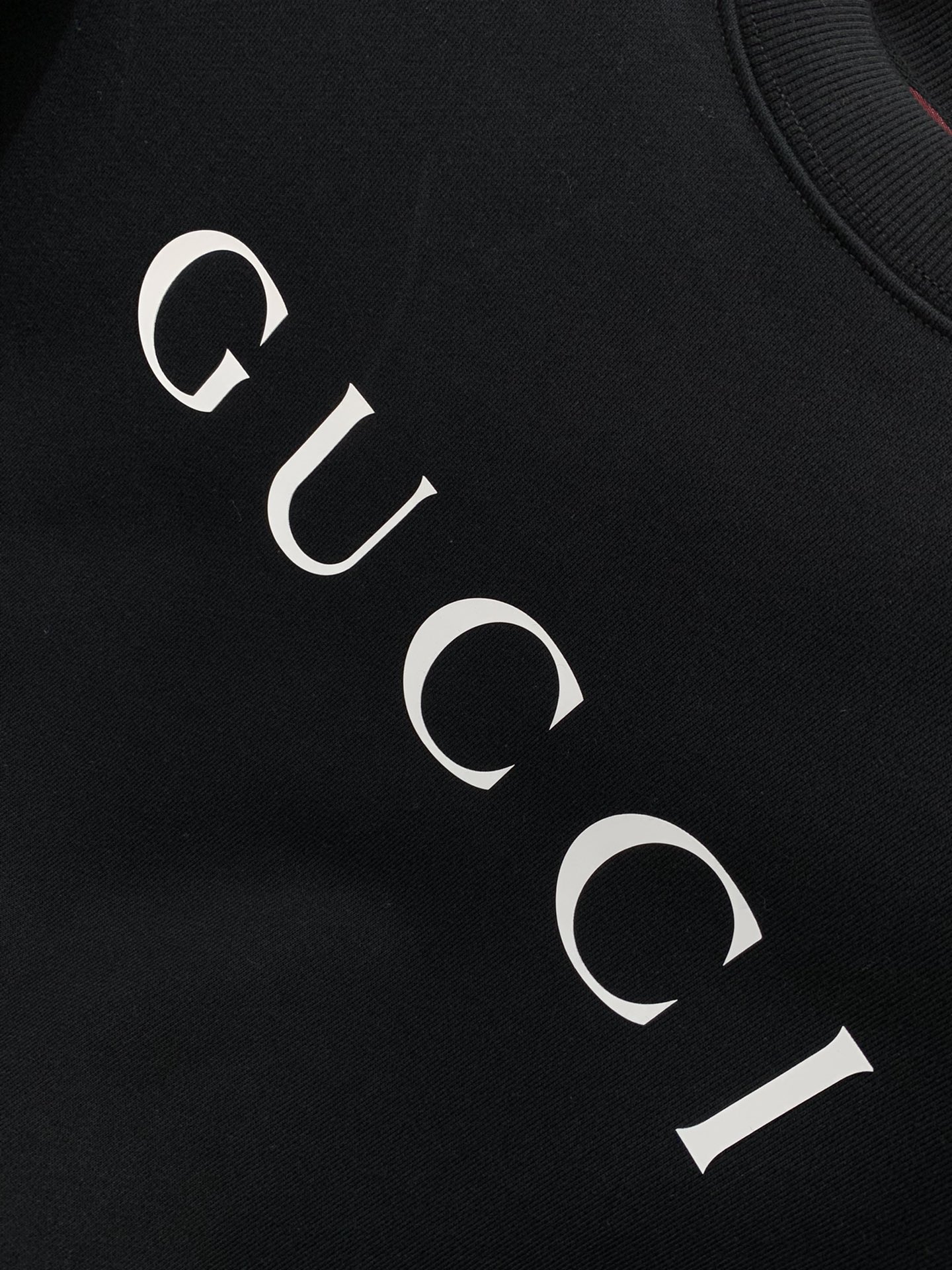 ，Gucci 古驰，2025秋季最新款，专柜同步有售，原单狠货，时尚休闲圆领长袖卫衣，上身很有特点！吸睛
