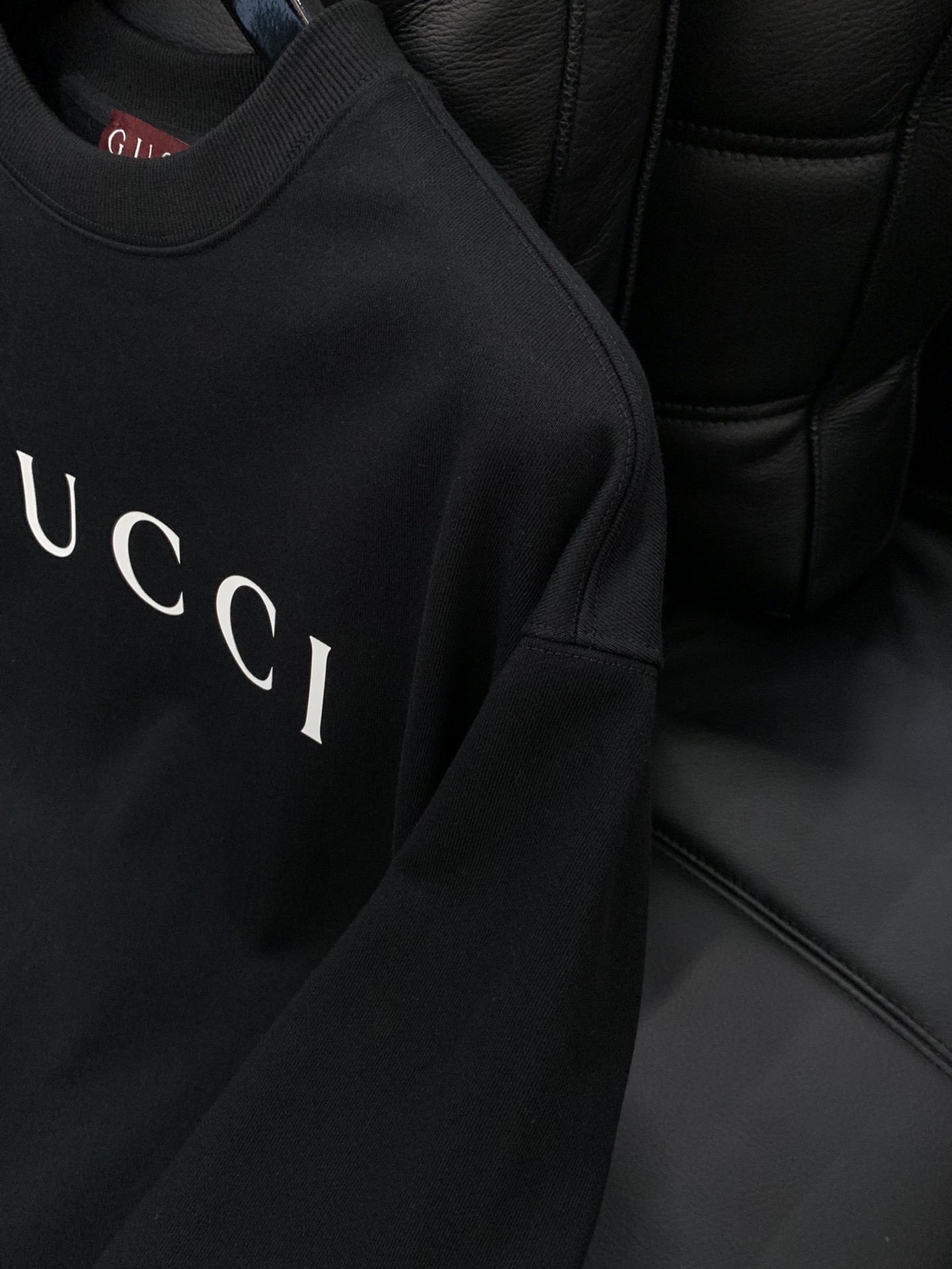，Gucci 古驰，2025秋季最新款，专柜同步有售，原单狠货，时尚休闲圆领长袖卫衣，上身很有特点！吸睛