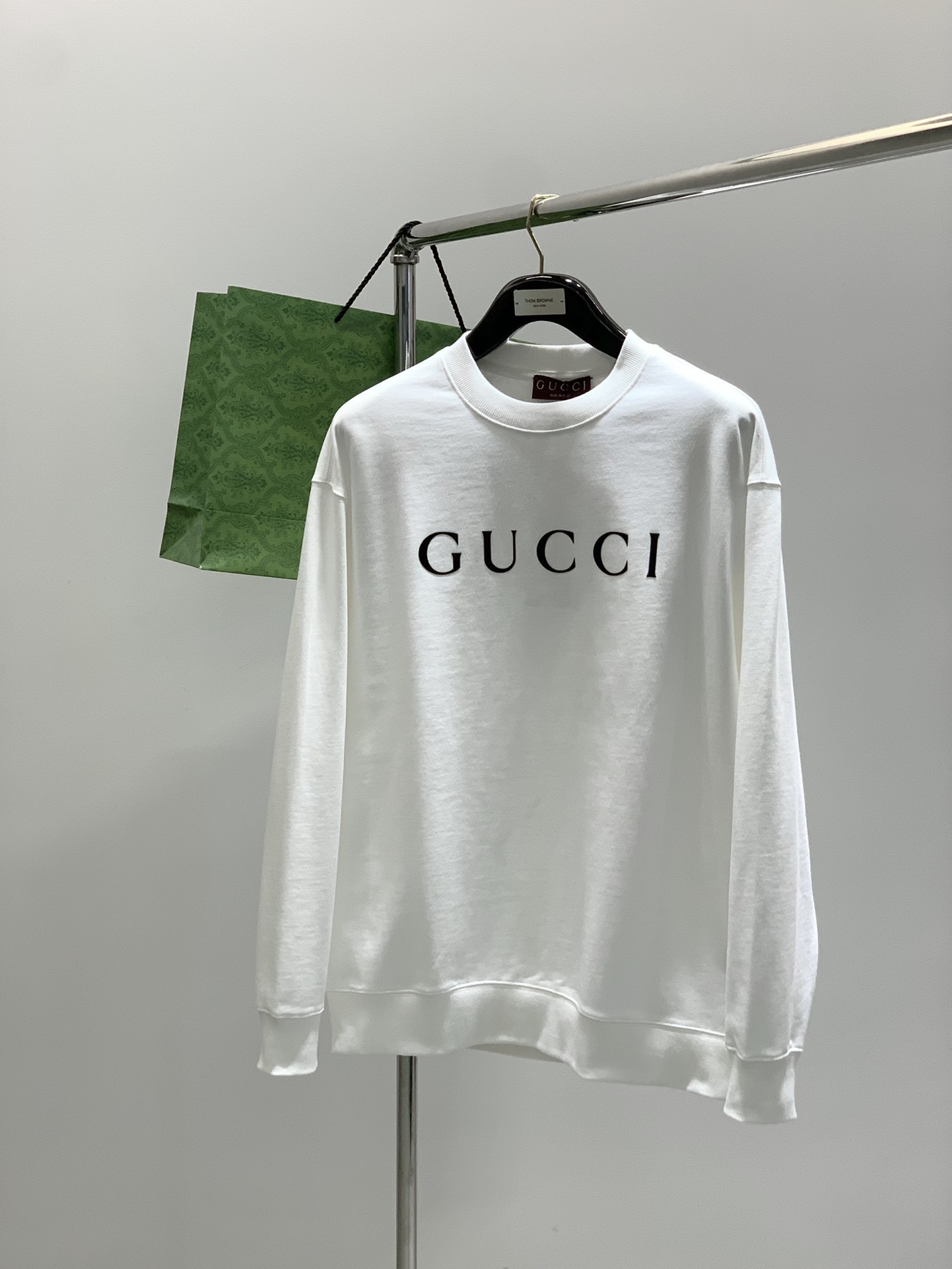 ，Gucci 古驰，2025秋季最新款，专柜同步有售，原单狠货，时尚休闲圆领长袖卫衣，上身很有特点！吸睛