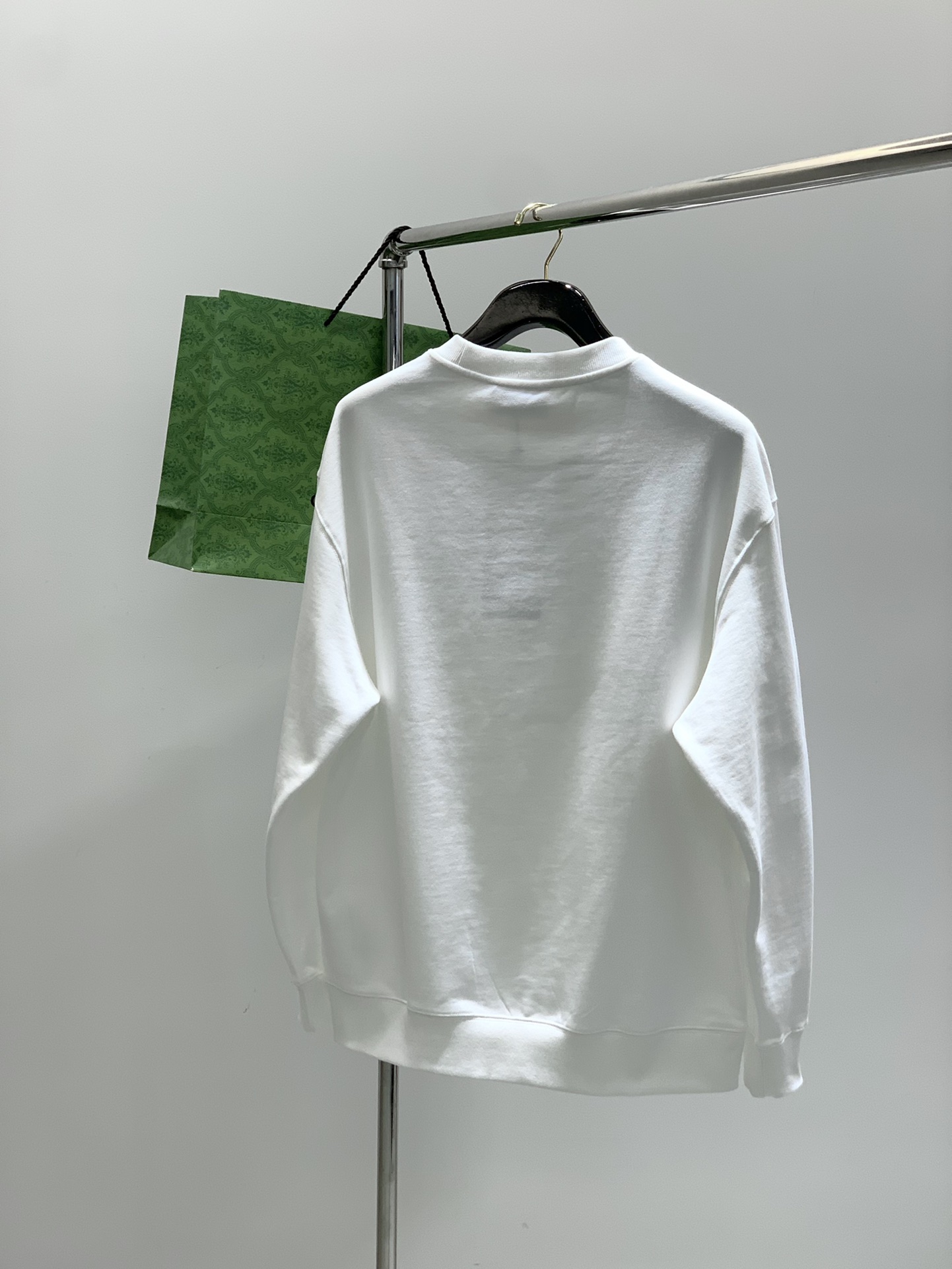 ，Gucci 古驰，2025秋季最新款，专柜同步有售，原单狠货，时尚休闲圆领长袖卫衣，上身很有特点！吸睛