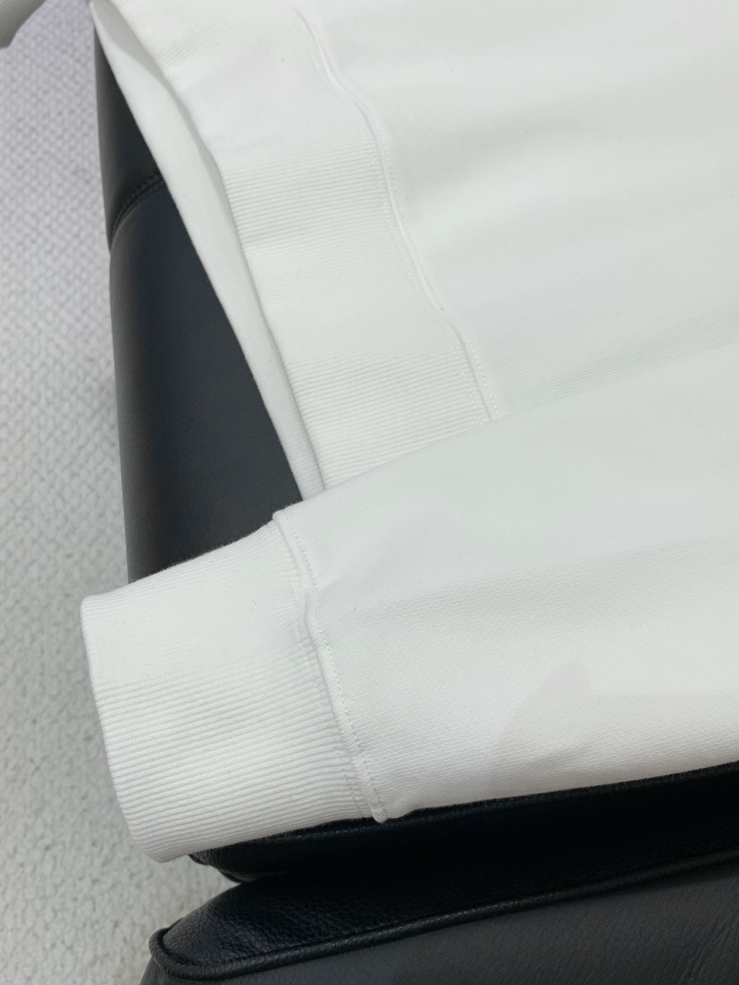 ，Gucci 古驰，2025秋季最新款，专柜同步有售，原单狠货，时尚休闲圆领长袖卫衣，上身很有特点！吸睛