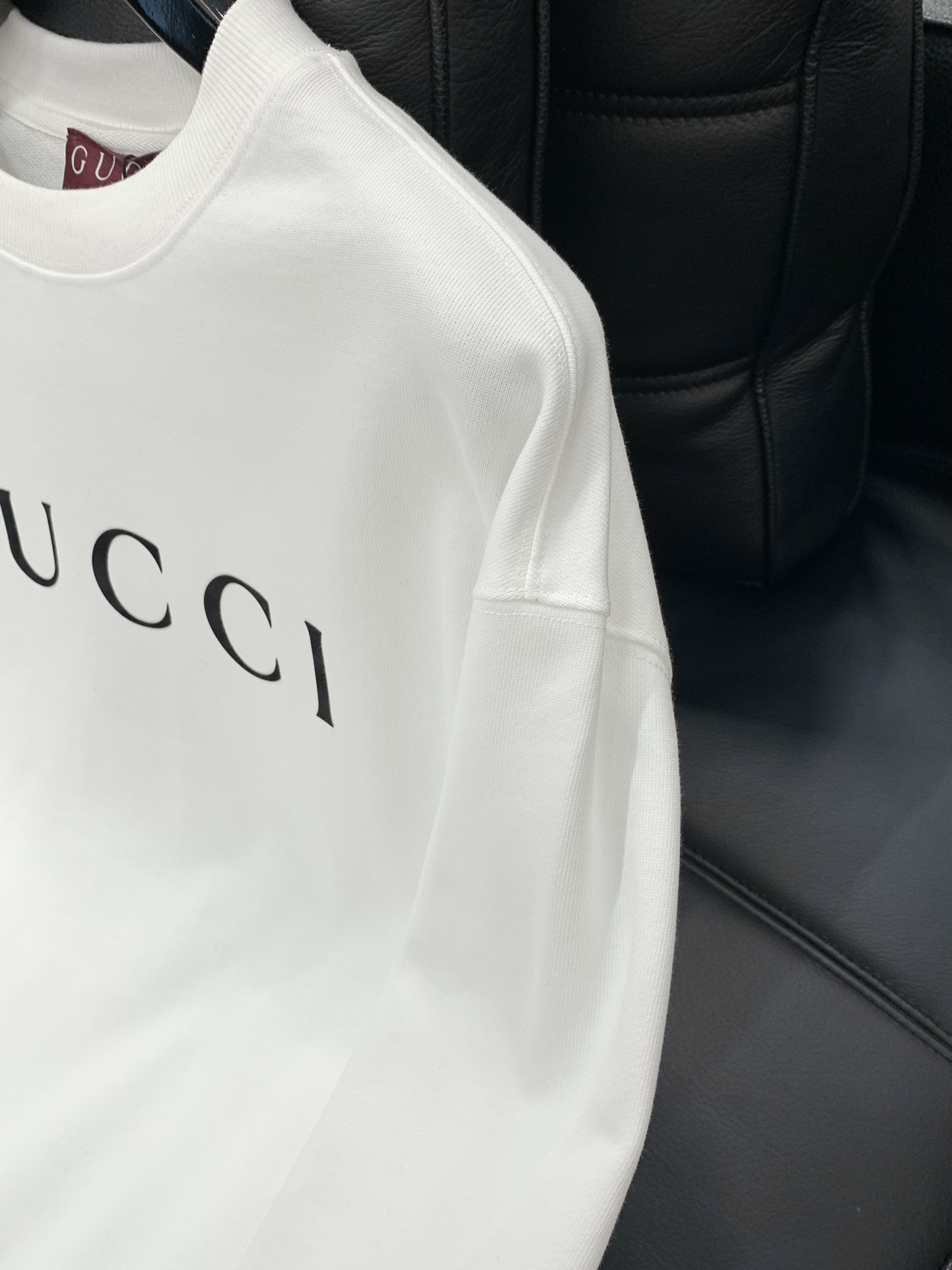 ，Gucci 古驰，2025秋季最新款，专柜同步有售，原单狠货，时尚休闲圆领长袖卫衣，上身很有特点！吸睛