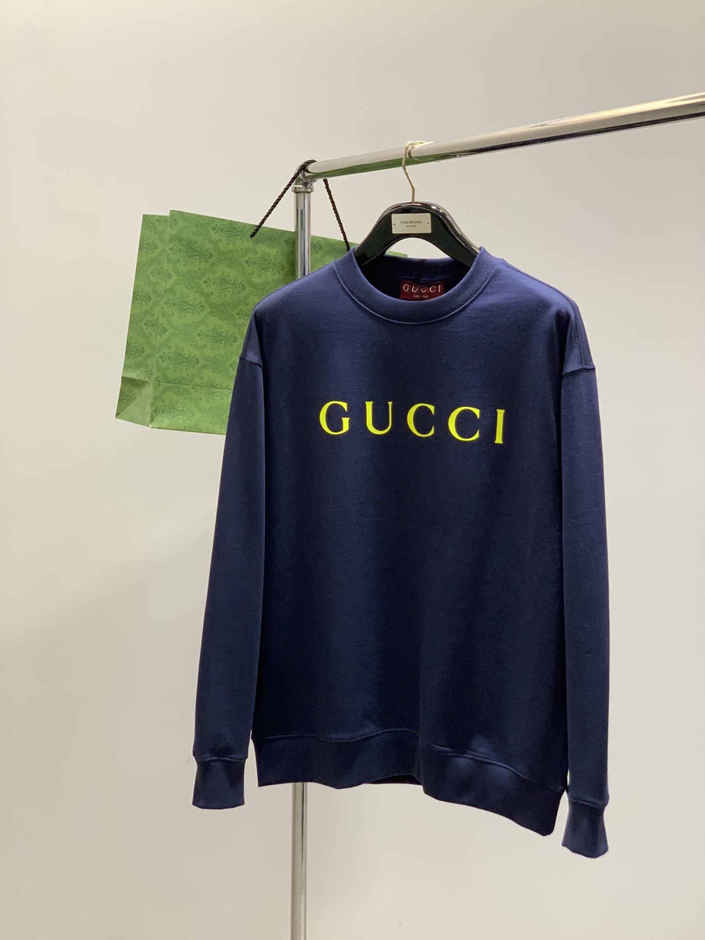 ，Gucci 古驰，2025秋季最新款，专柜同步有售，原单狠货，时尚休闲圆领长袖卫衣，上身很有特点！吸睛