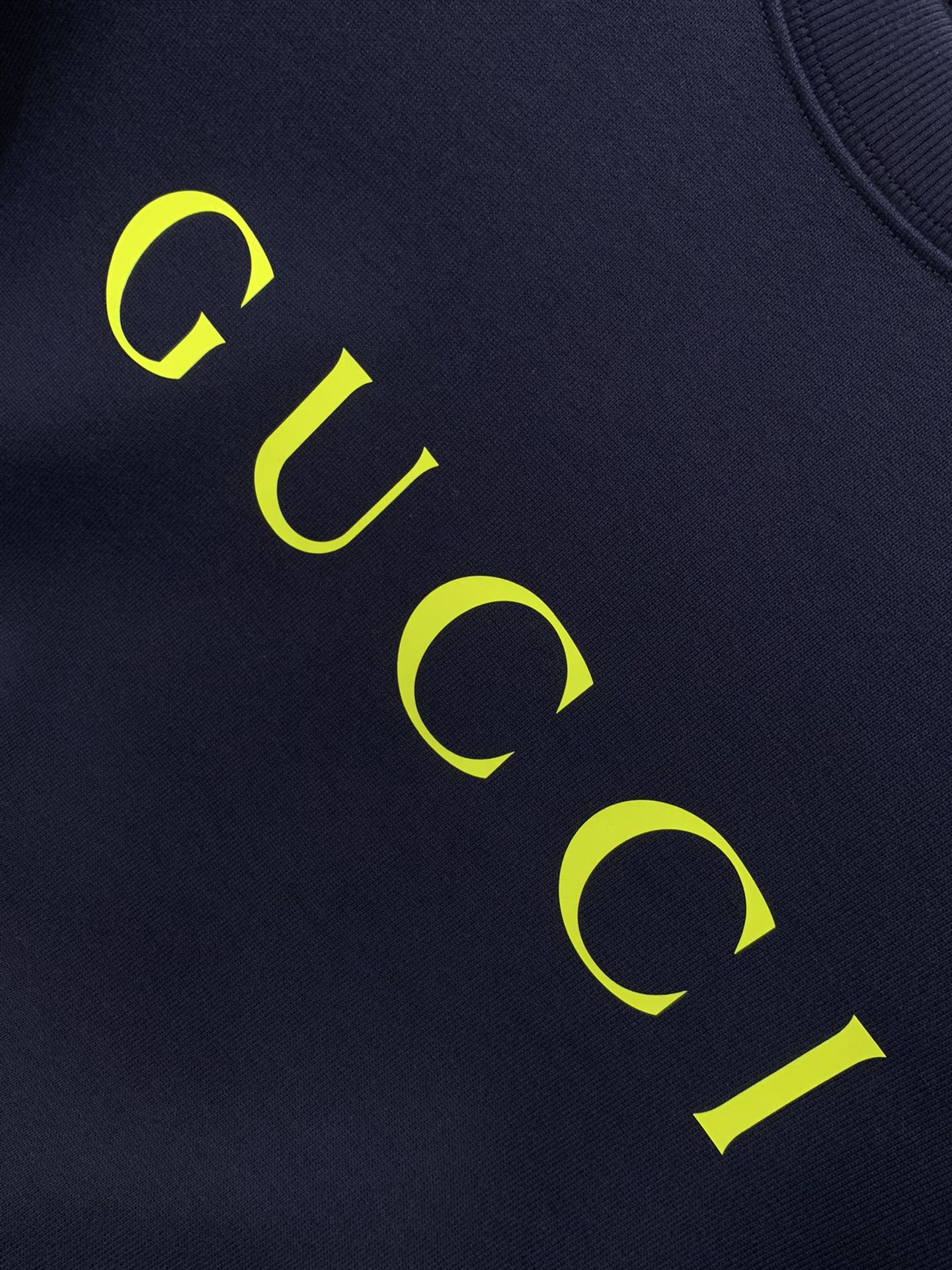 ，Gucci 古驰，2025秋季最新款，专柜同步有售，原单狠货，时尚休闲圆领长袖卫衣，上身很有特点！吸睛