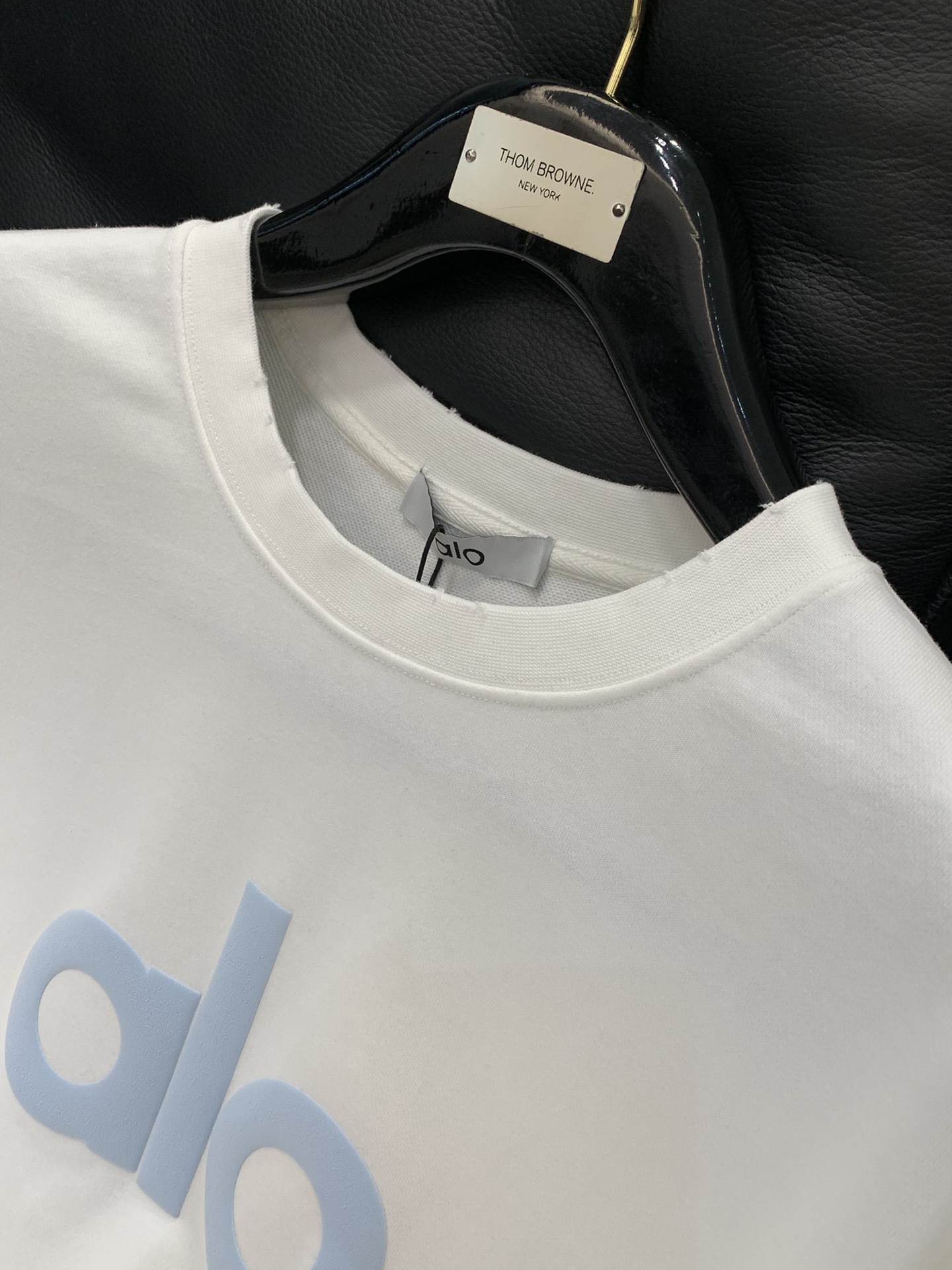 ，alo 阿洛，2025秋季最新款，专柜同步有售，原单狠货，时尚休闲圆领长袖T恤，上身很有特点！吸睛而有