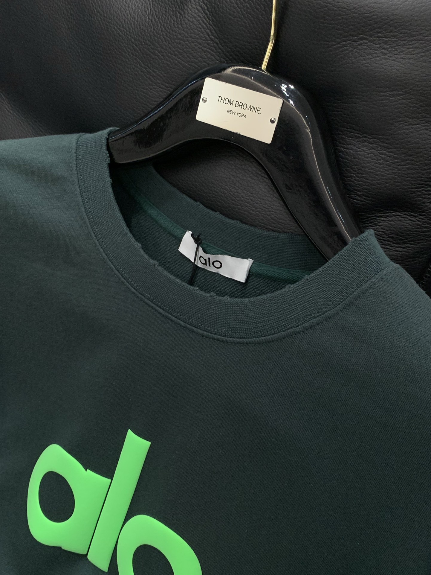 ，alo 阿洛，2025秋季最新款，专柜同步有售，原单狠货，时尚休闲圆领长袖T恤，上身很有特点！吸睛而有