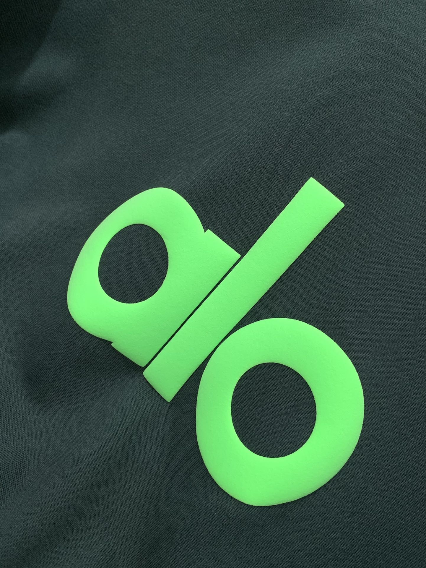 ，alo 阿洛，2025秋季最新款，专柜同步有售，原单狠货，时尚休闲圆领长袖T恤，上身很有特点！吸睛而有