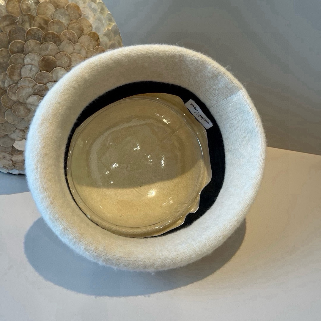 🆕

ysl圣罗兰新款羊毛卷边盆帽，不规则剪裁设计，头围57cm
