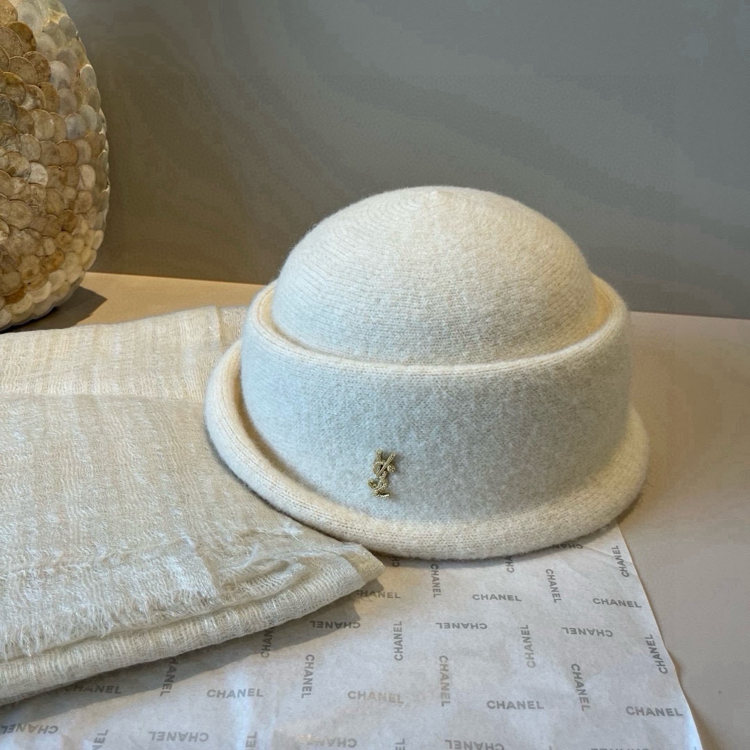 🆕

ysl圣罗兰新款羊毛卷边盆帽，不规则剪裁设计，头围57cm
