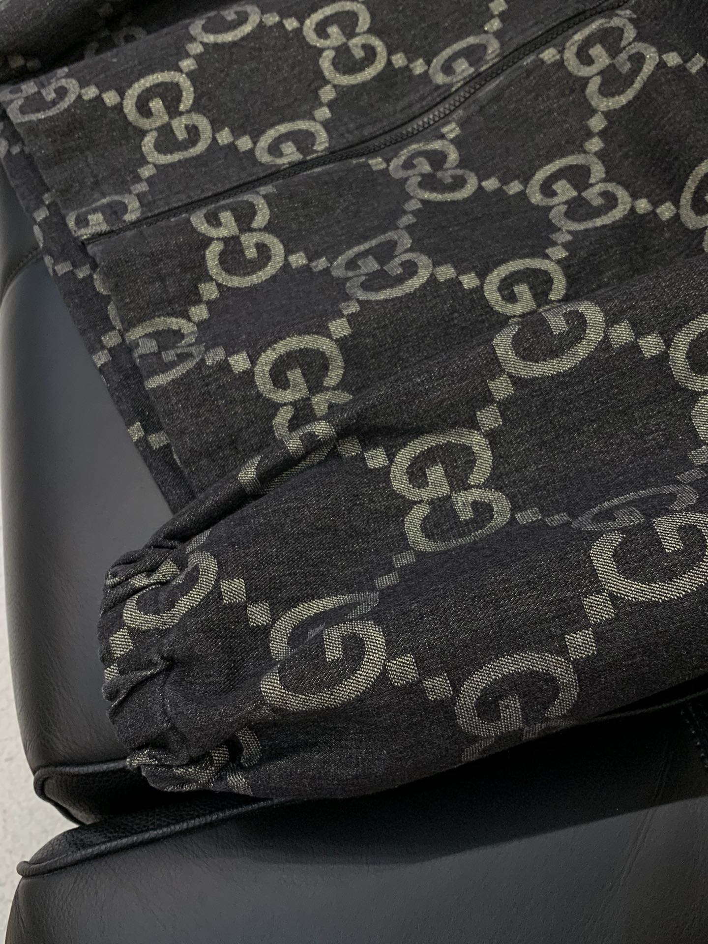 ，Gucci 古驰，2025秋季最新款，专柜同步有售，原单狠货，时尚休闲连帽牛仔外套，上身很有特点！吸睛