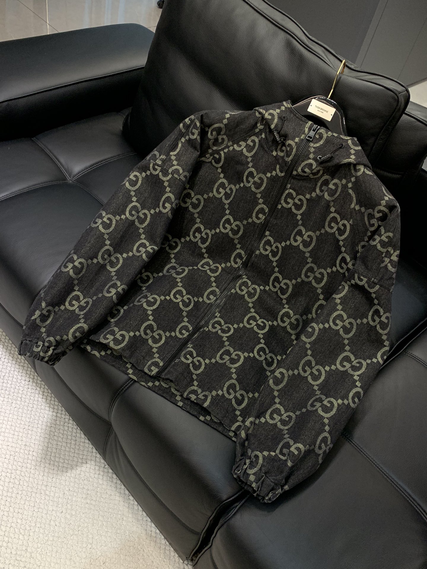 ，Gucci 古驰，2025秋季最新款，专柜同步有售，原单狠货，时尚休闲连帽牛仔外套，上身很有特点！吸睛