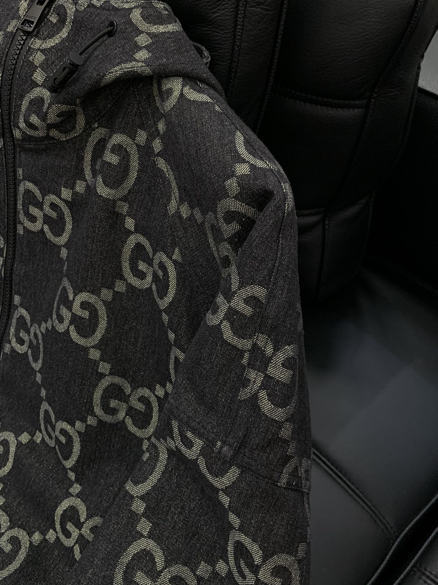 ，Gucci 古驰，2025秋季最新款，专柜同步有售，原单狠货，时尚休闲连帽牛仔外套，上身很有特点！吸睛