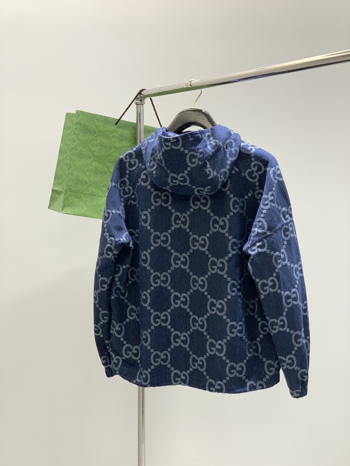 ，Gucci 古驰，2025秋季最新款，专柜同步有售，原单狠货，时尚休闲连帽牛仔外套，上身很有特点！吸睛