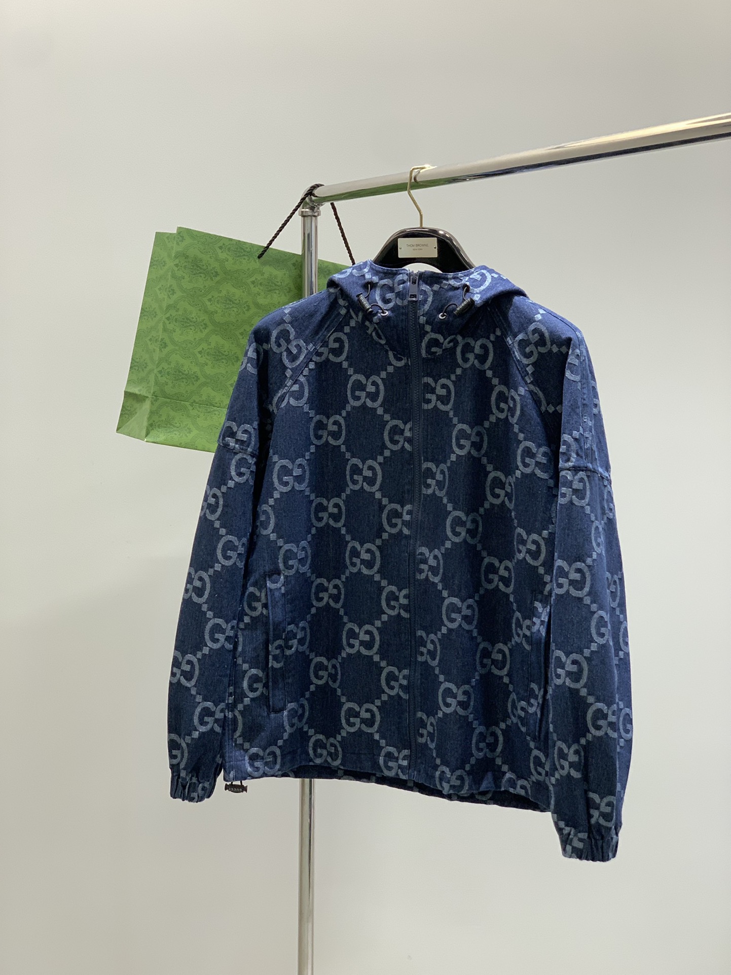 ，Gucci 古驰，2025秋季最新款，专柜同步有售，原单狠货，时尚休闲连帽牛仔外套，上身很有特点！吸睛