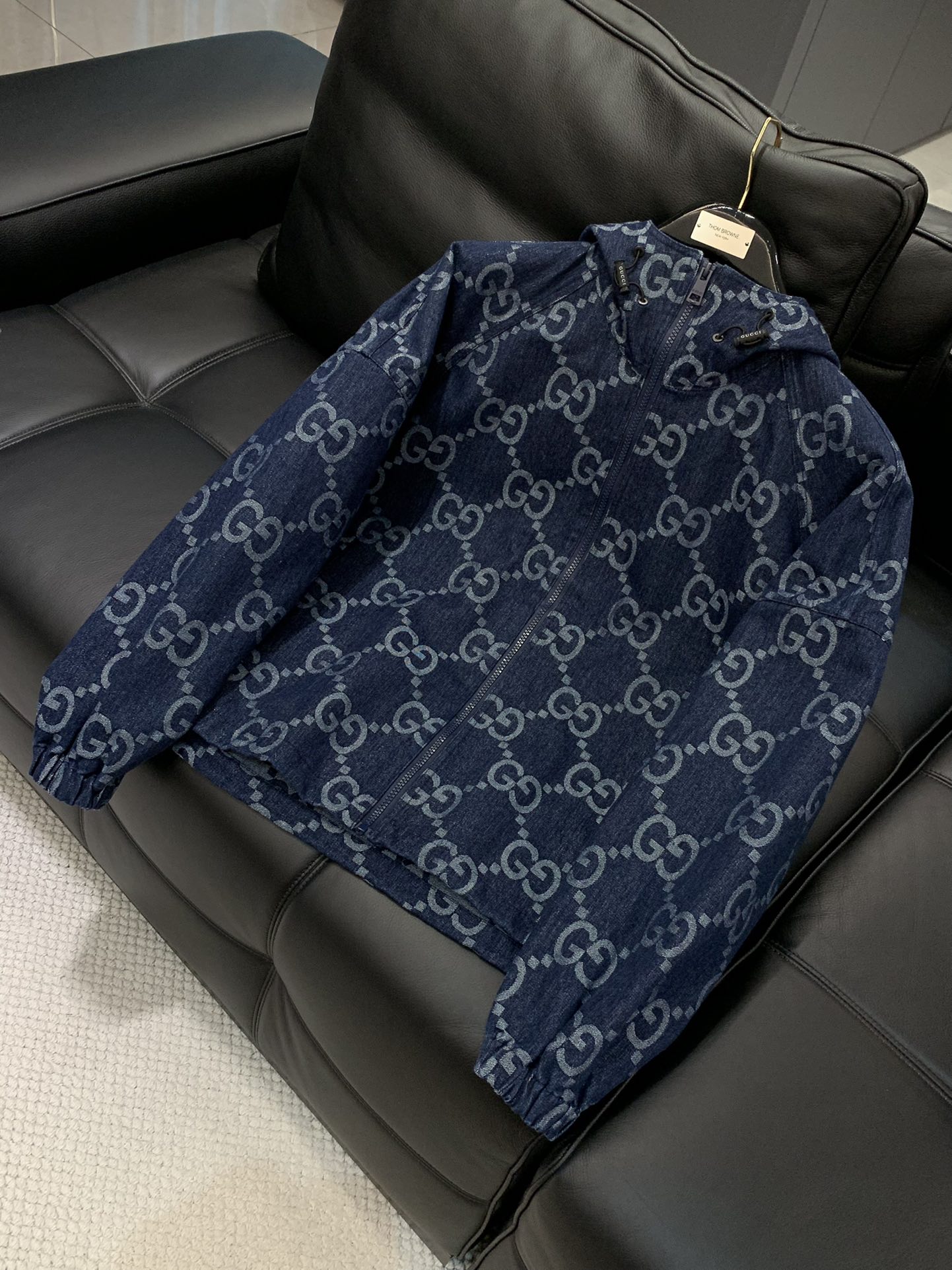 ，Gucci 古驰，2025秋季最新款，专柜同步有售，原单狠货，时尚休闲连帽牛仔外套，上身很有特点！吸睛