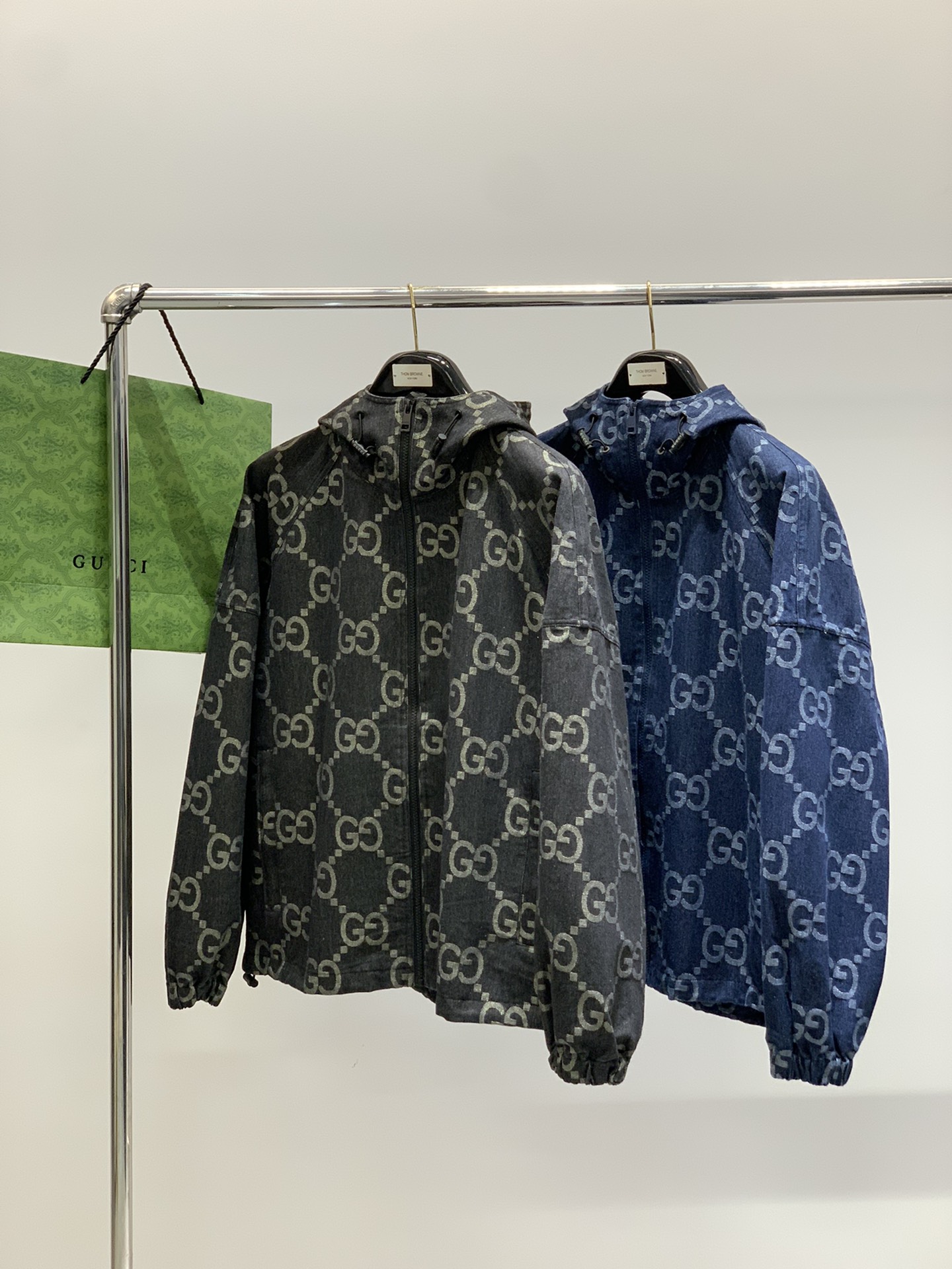 ，Gucci 古驰，2025秋季最新款，专柜同步有售，原单狠货，时尚休闲连帽牛仔外套，上身很有特点！吸睛