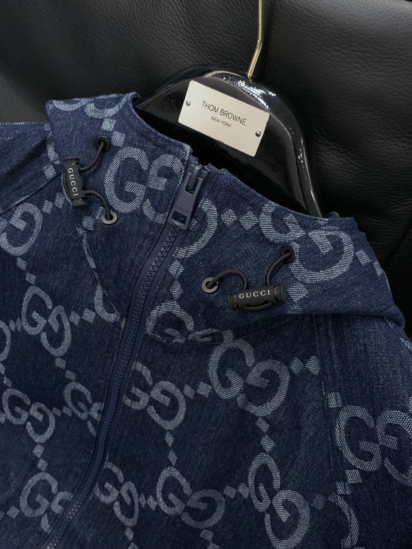 ，Gucci 古驰，2025秋季最新款，专柜同步有售，原单狠货，时尚休闲连帽牛仔外套，上身很有特点！吸睛