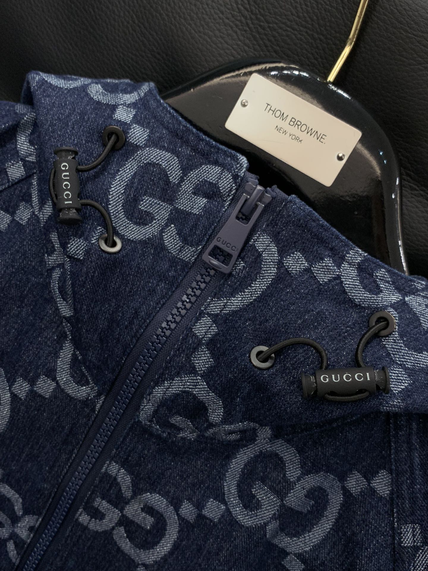 ，Gucci 古驰，2025秋季最新款，专柜同步有售，原单狠货，时尚休闲连帽牛仔外套，上身很有特点！吸睛