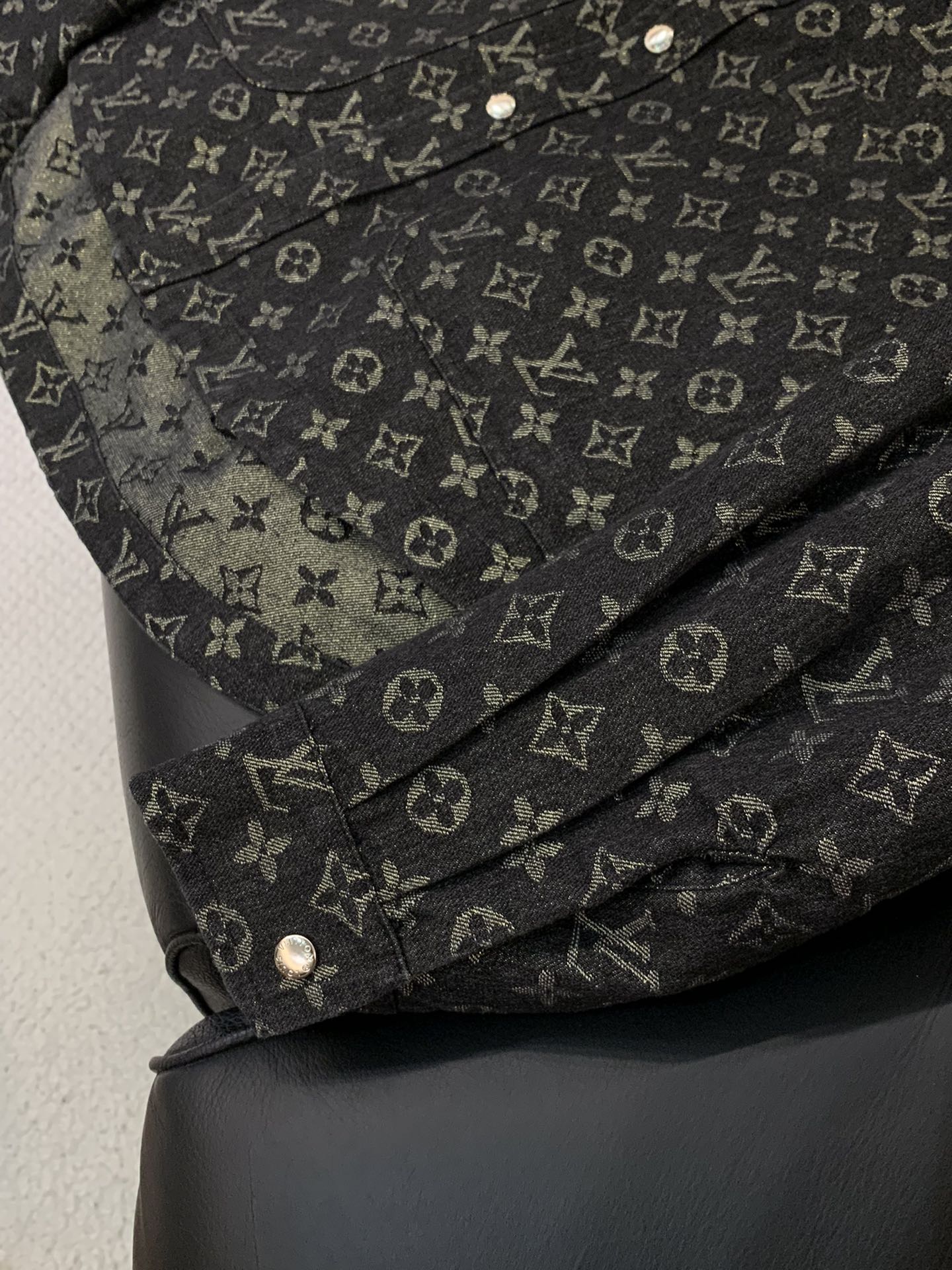 ，LouisVuitton 路易威登，2025秋季最新款，专柜同步有售，原单狠货，时尚休闲连帽牛仔外套，