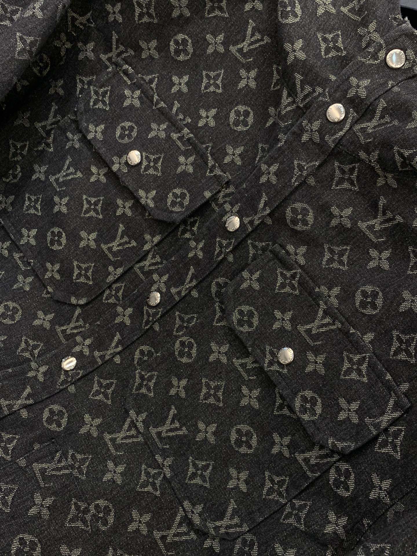 ，LouisVuitton 路易威登，2025秋季最新款，专柜同步有售，原单狠货，时尚休闲连帽牛仔外套，
