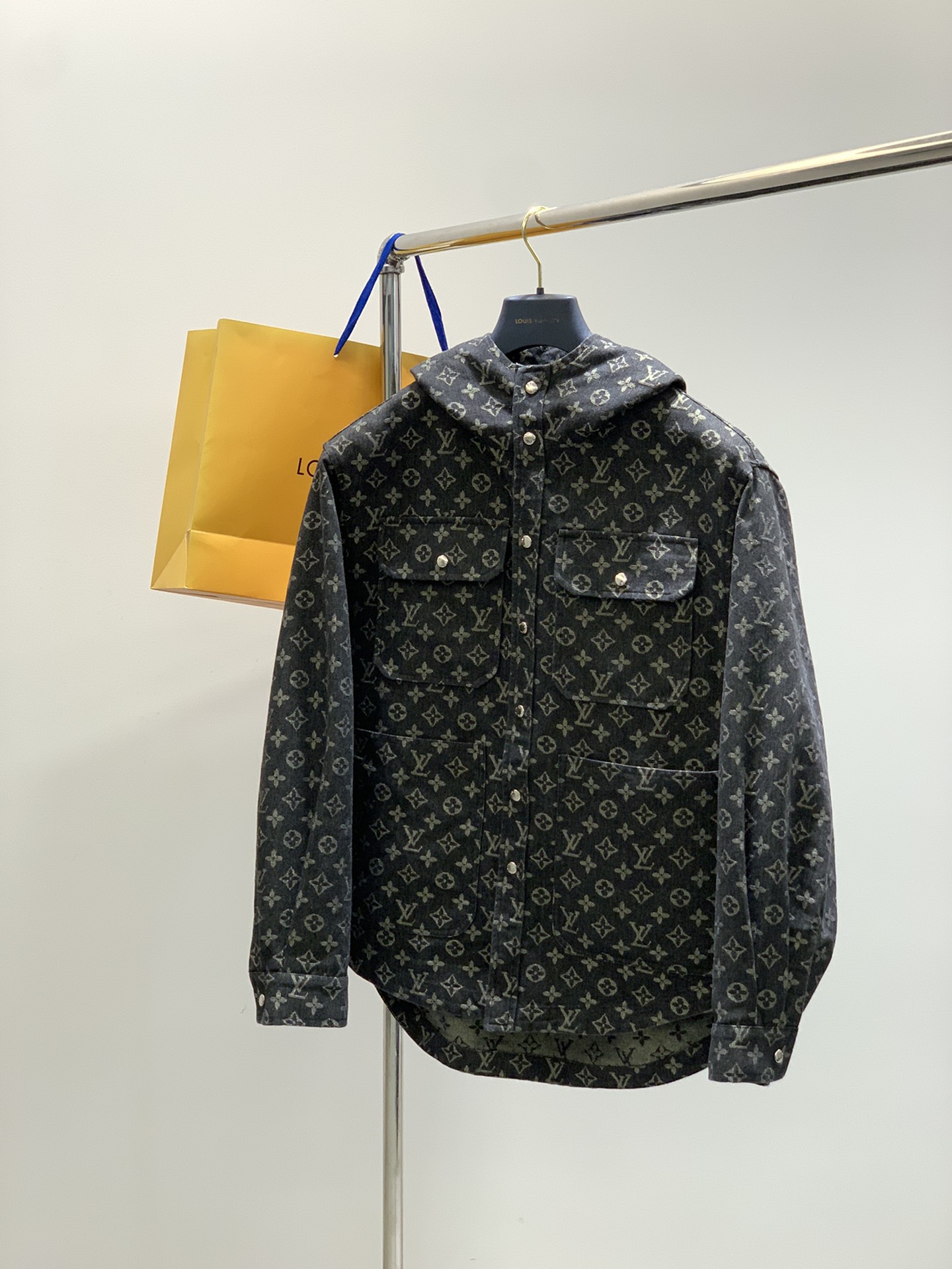 ，LouisVuitton 路易威登，2025秋季最新款，专柜同步有售，原单狠货，时尚休闲连帽牛仔外套，