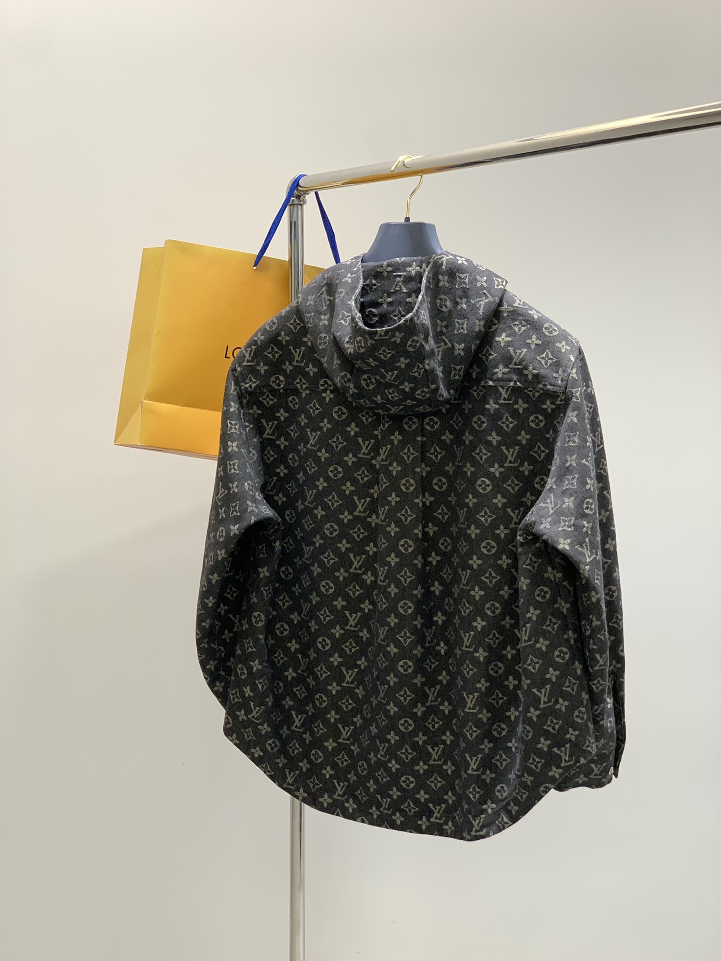 ，LouisVuitton 路易威登，2025秋季最新款，专柜同步有售，原单狠货，时尚休闲连帽牛仔外套，