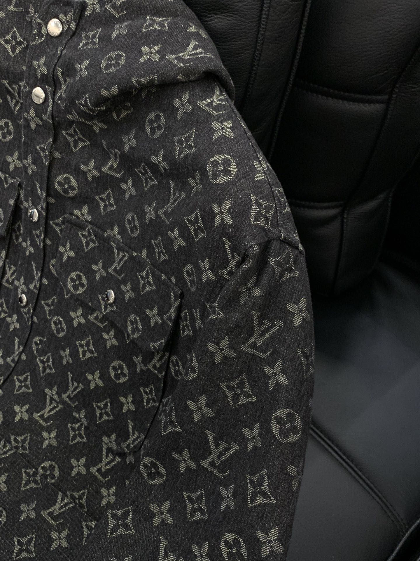 ，LouisVuitton 路易威登，2025秋季最新款，专柜同步有售，原单狠货，时尚休闲连帽牛仔外套，