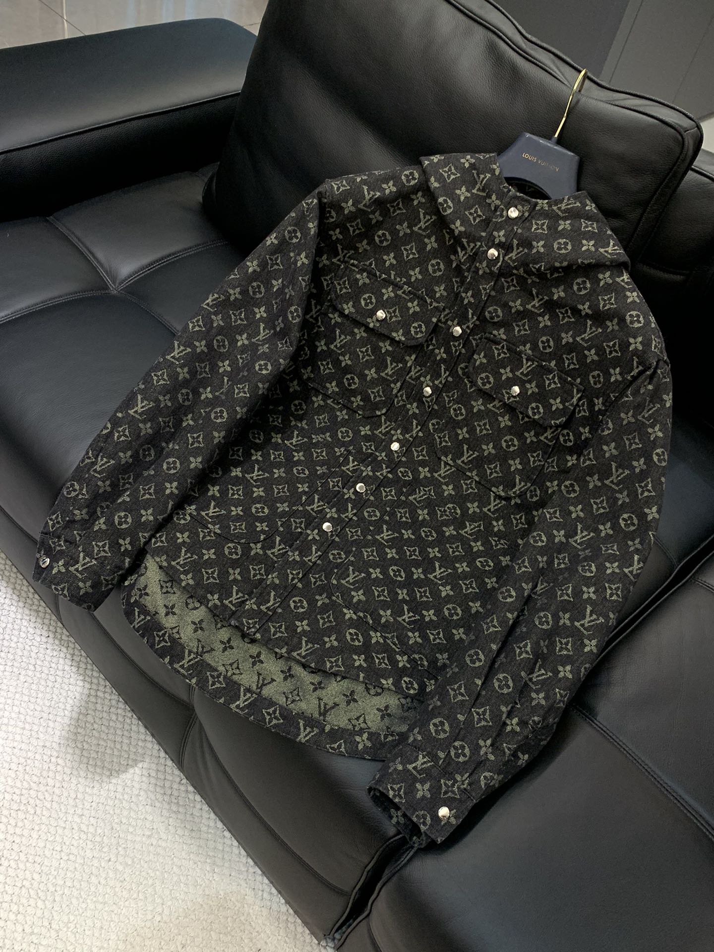 ，LouisVuitton 路易威登，2025秋季最新款，专柜同步有售，原单狠货，时尚休闲连帽牛仔外套，