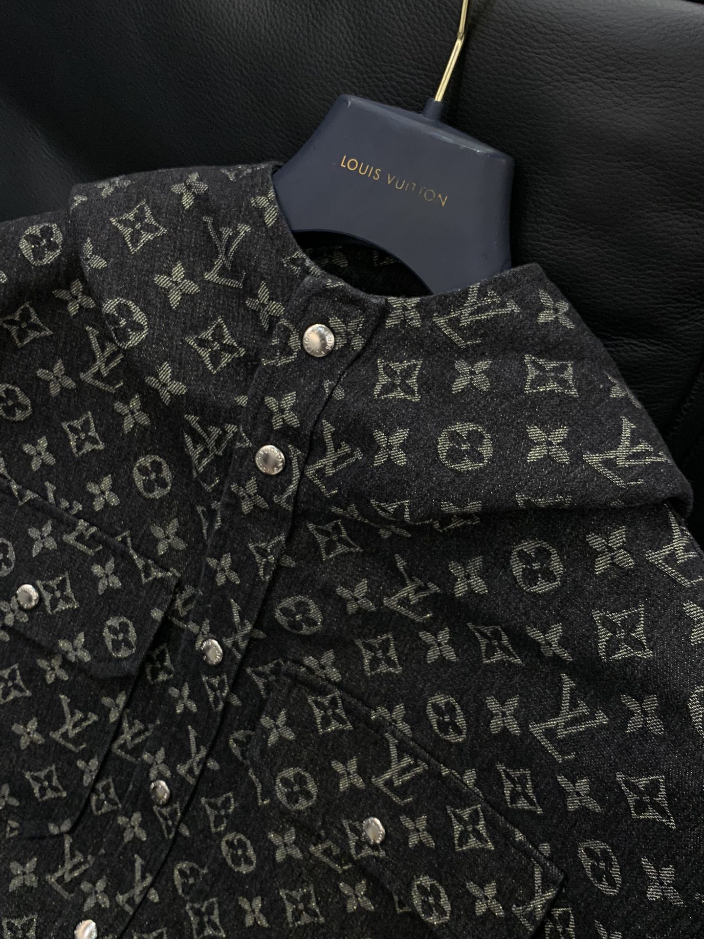 ，LouisVuitton 路易威登，2025秋季最新款，专柜同步有售，原单狠货，时尚休闲连帽牛仔外套，