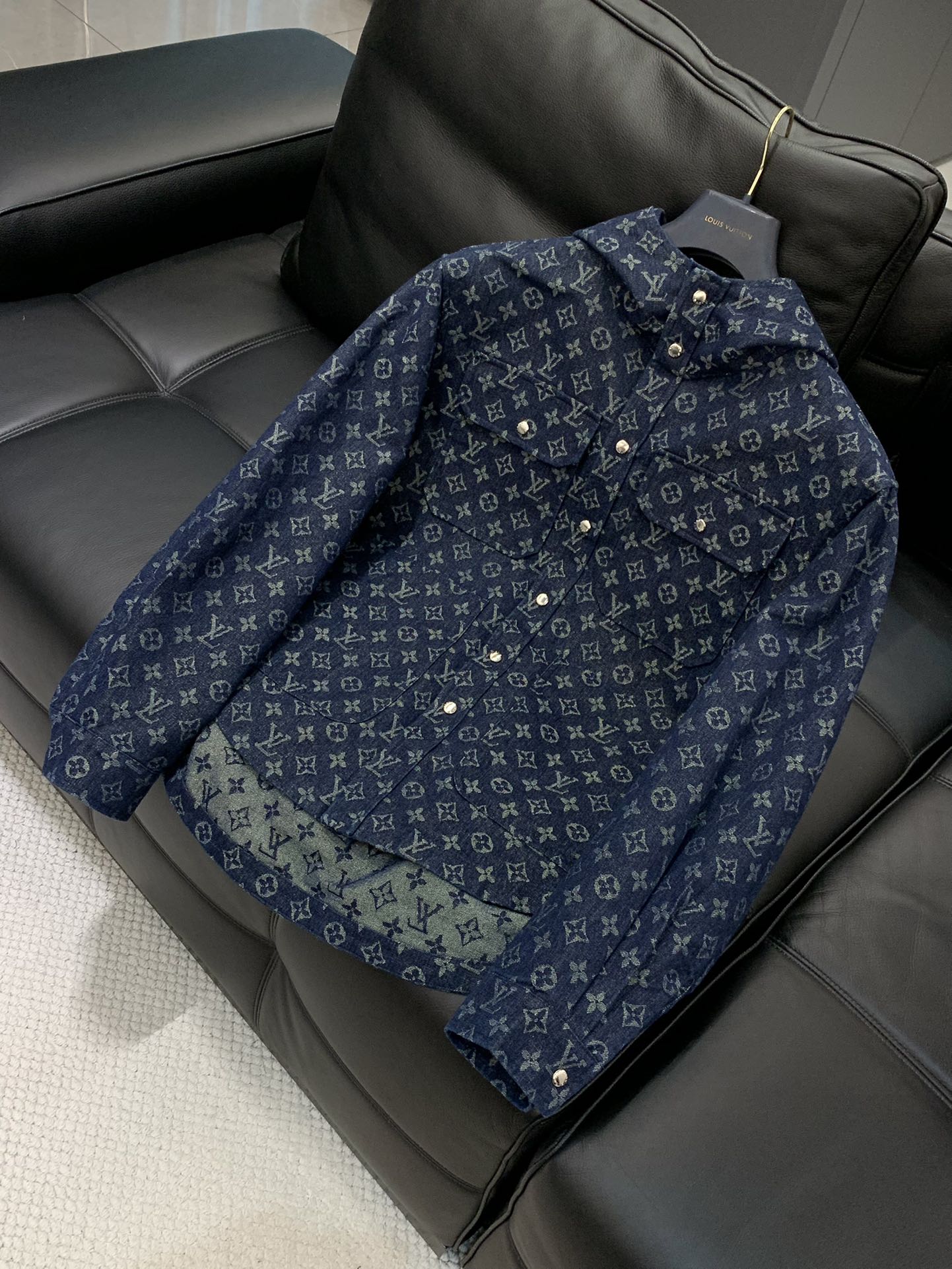 ，LouisVuitton 路易威登，2025秋季最新款，专柜同步有售，原单狠货，时尚休闲连帽牛仔外套，