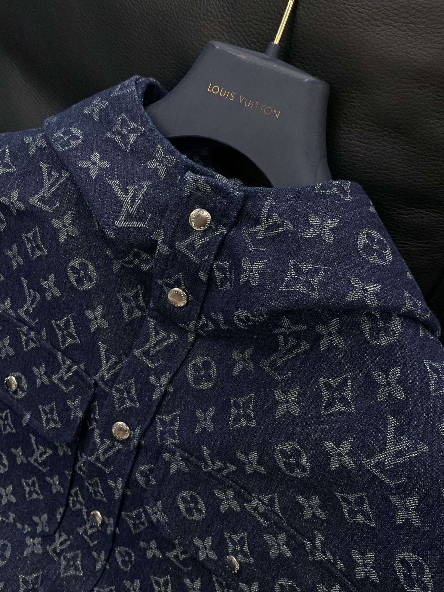 ，LouisVuitton 路易威登，2025秋季最新款，专柜同步有售，原单狠货，时尚休闲连帽牛仔外套，