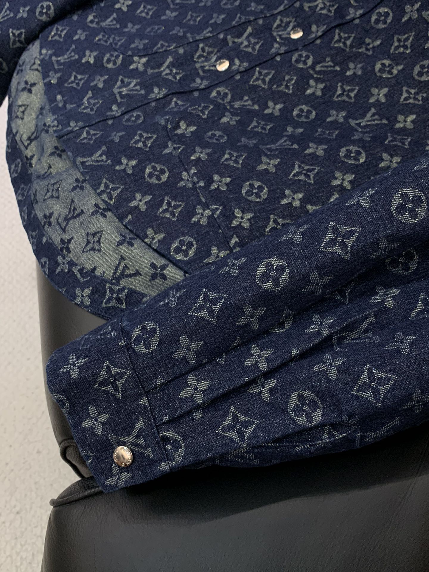 ，LouisVuitton 路易威登，2025秋季最新款，专柜同步有售，原单狠货，时尚休闲连帽牛仔外套，