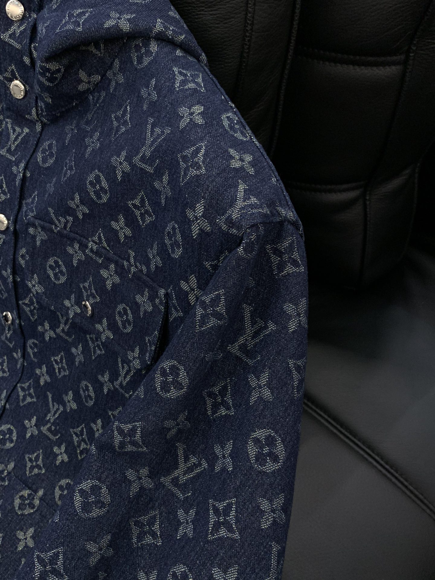 ，LouisVuitton 路易威登，2025秋季最新款，专柜同步有售，原单狠货，时尚休闲连帽牛仔外套，