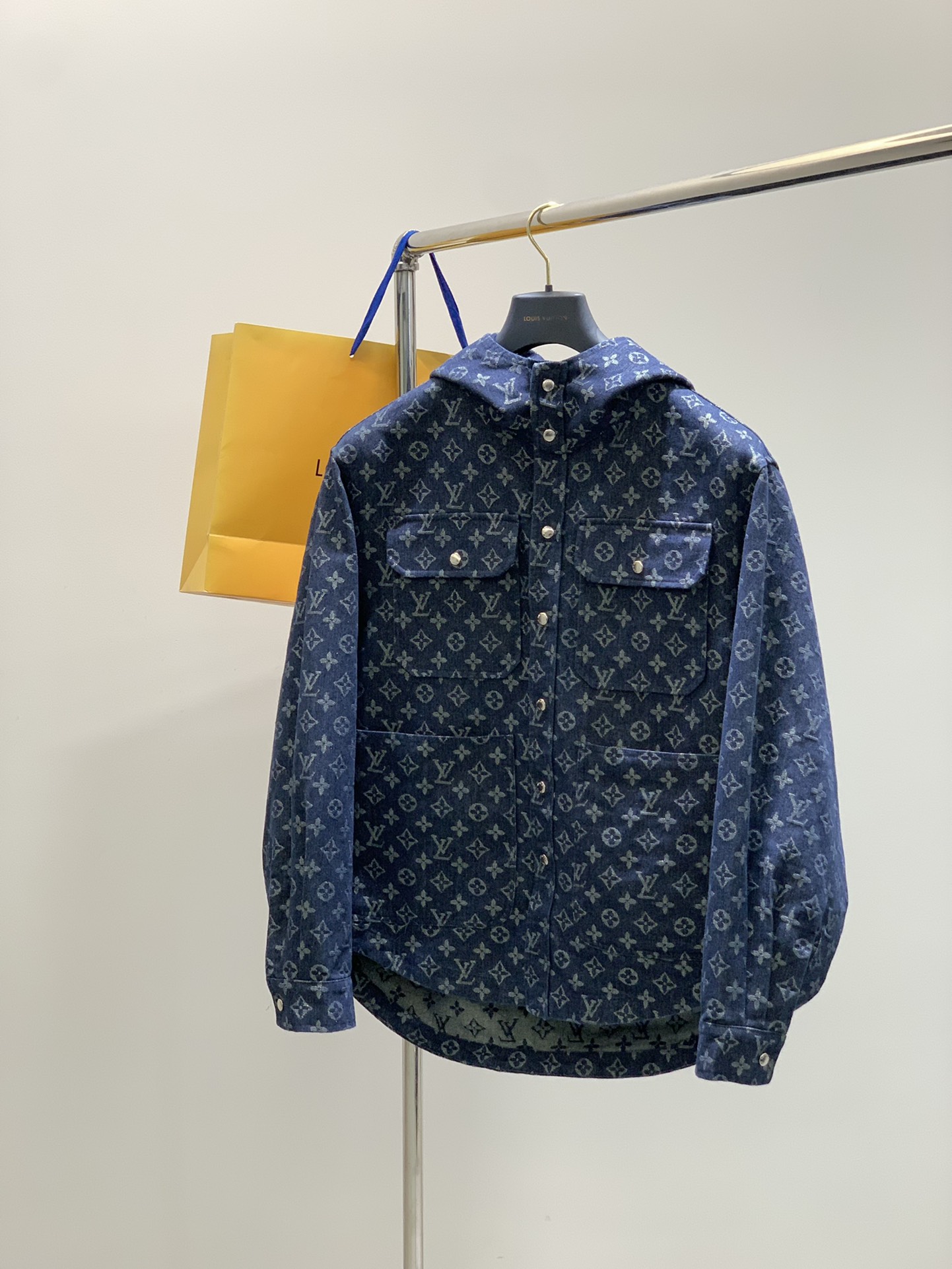 ，LouisVuitton 路易威登，2025秋季最新款，专柜同步有售，原单狠货，时尚休闲连帽牛仔外套，