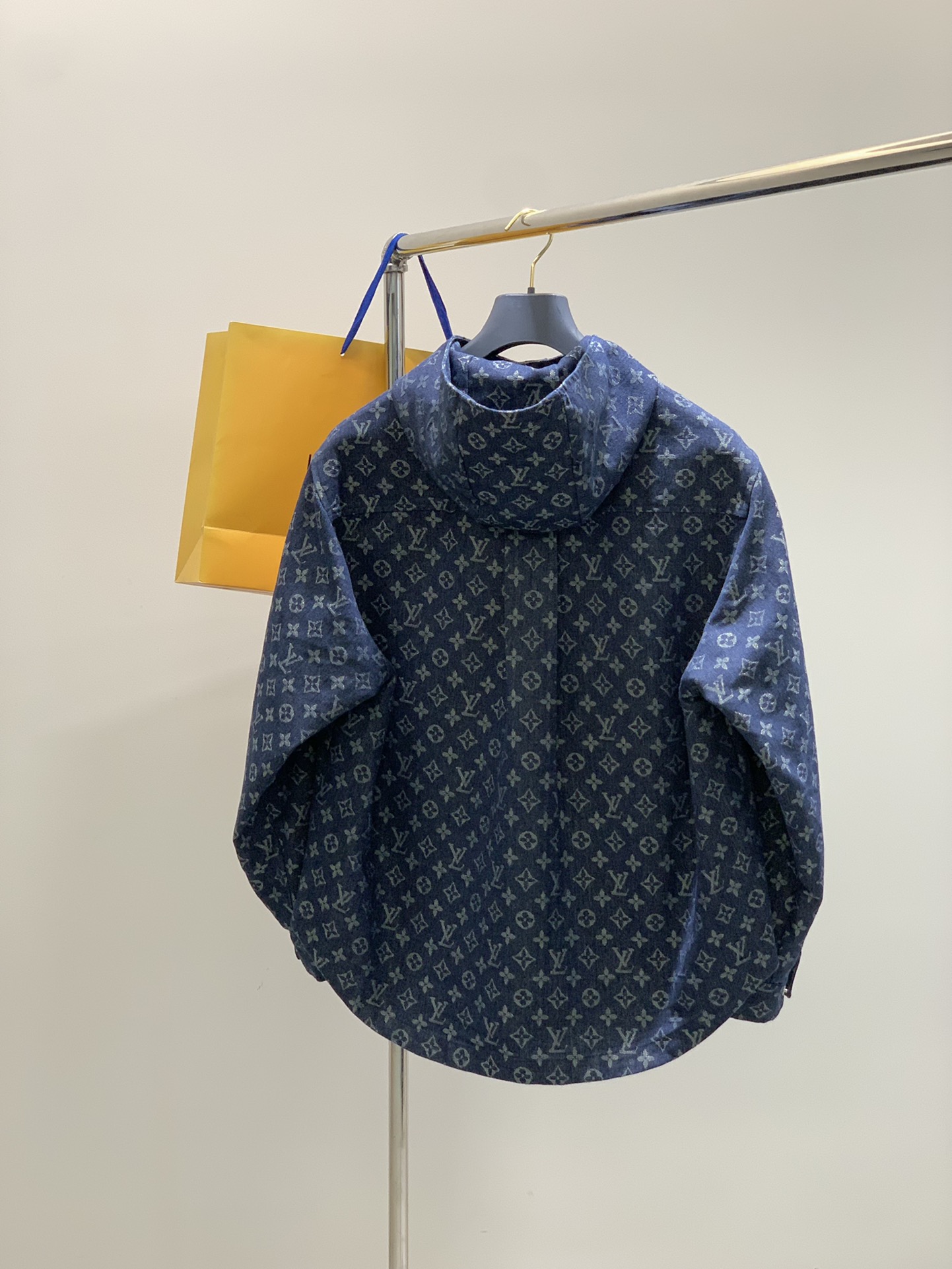 ，LouisVuitton 路易威登，2025秋季最新款，专柜同步有售，原单狠货，时尚休闲连帽牛仔外套，